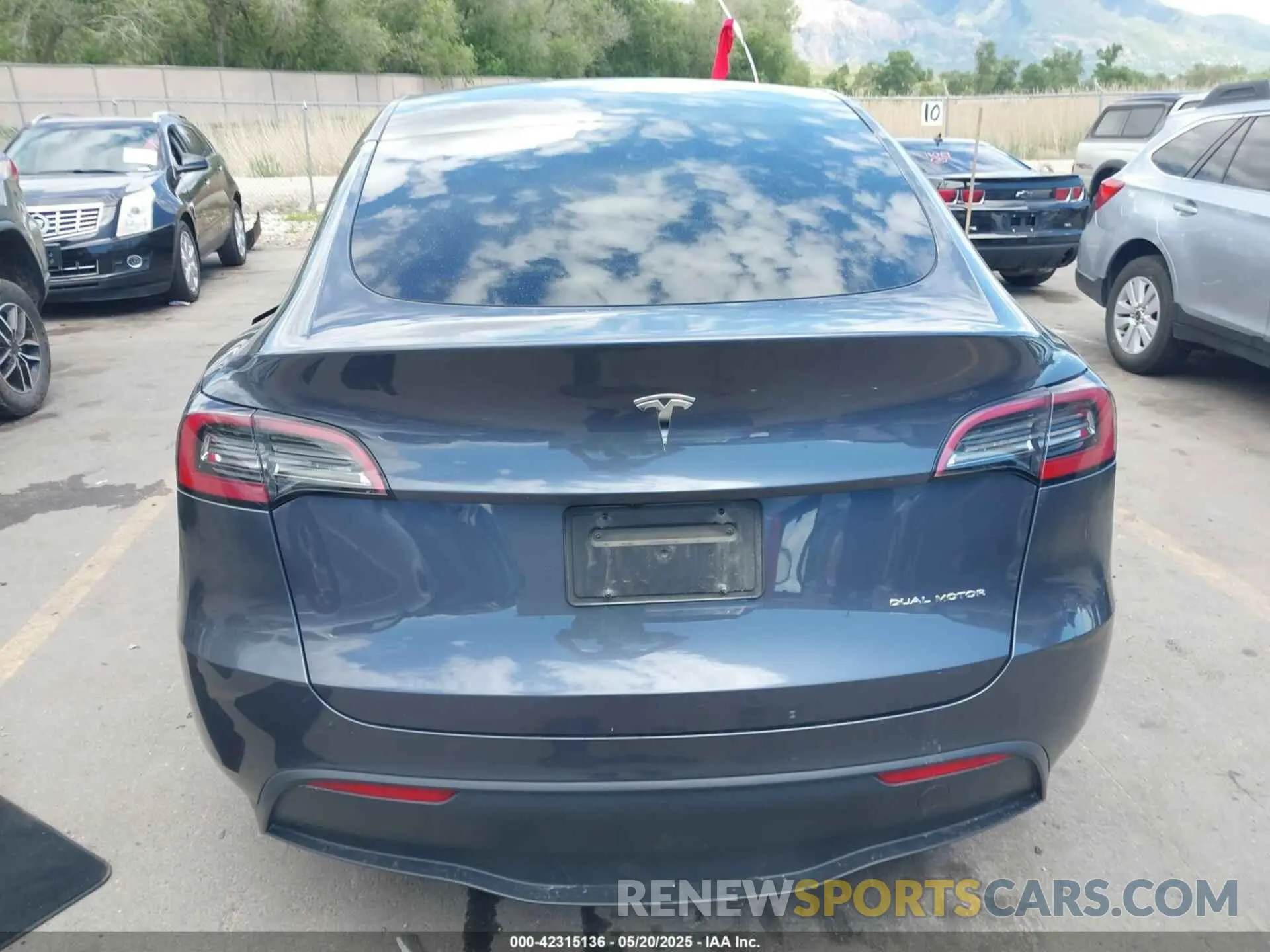 15 fotografías del automóvil dañado 7SAYGDEE7PF852113 TESLA MODEL Y 2023