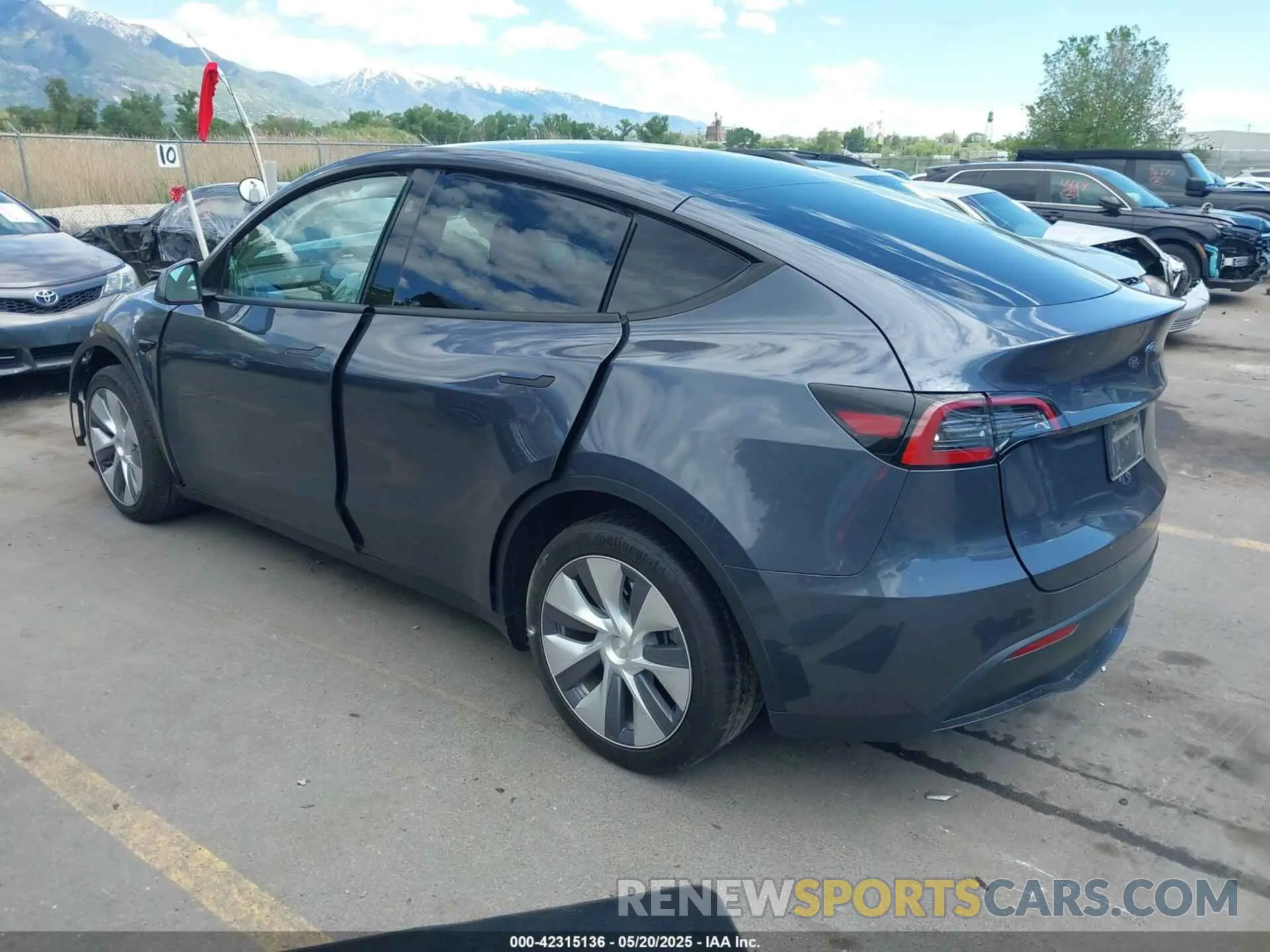 3 fotografías del automóvil dañado 7SAYGDEE7PF852113 TESLA MODEL Y 2023