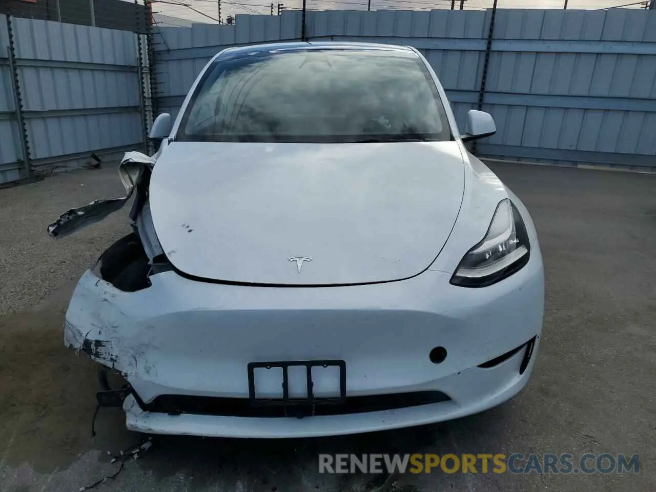 5 fotografías del automóvil dañado 7SAYGDEE8PA026562 TESLA MODEL Y 2023