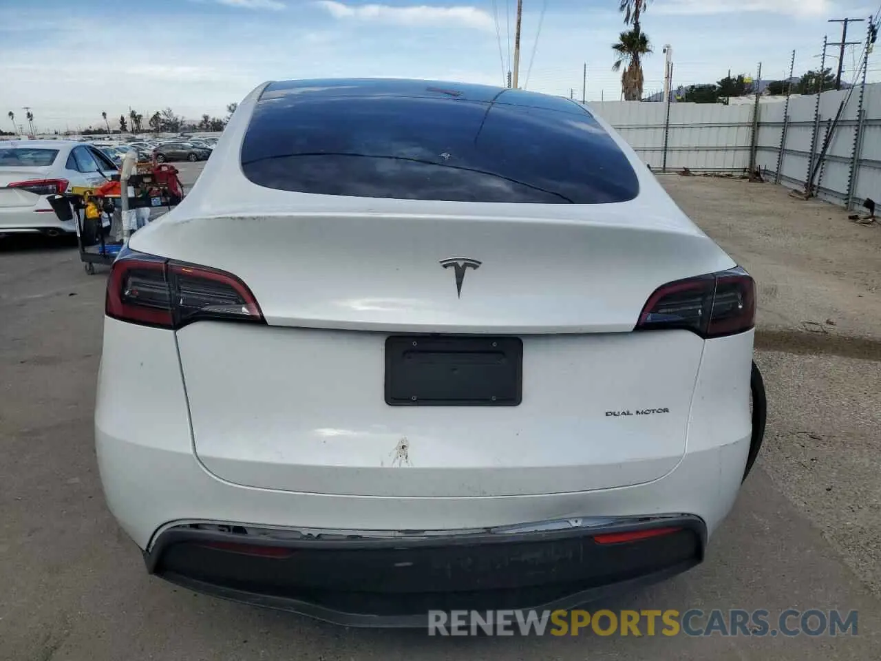 6 fotografías del automóvil dañado 7SAYGDEE8PA026562 TESLA MODEL Y 2023