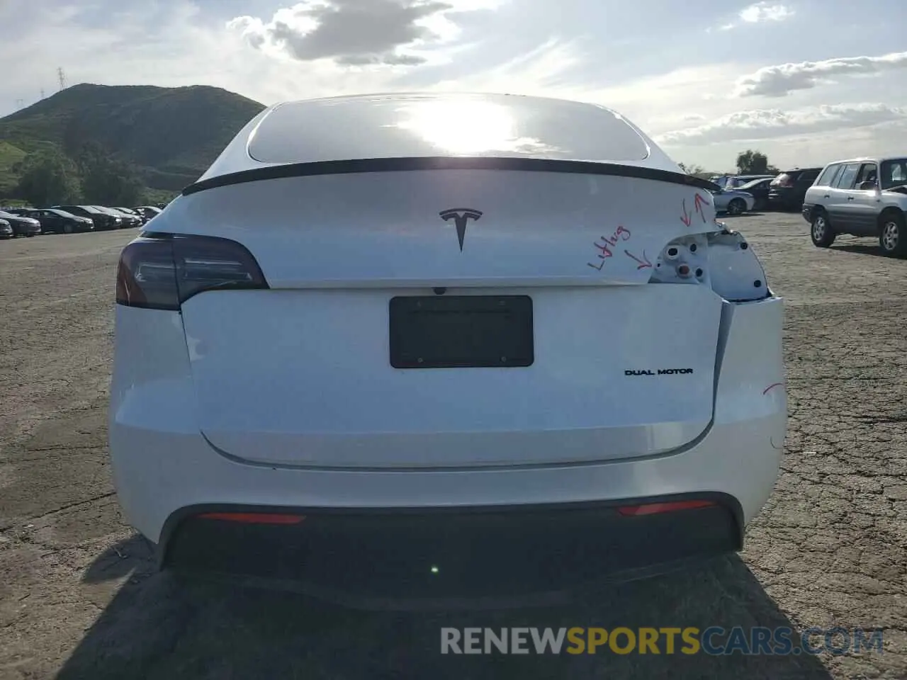 6 fotografías del automóvil dañado 7SAYGDEE8PA077799 TESLA MODEL Y 2023