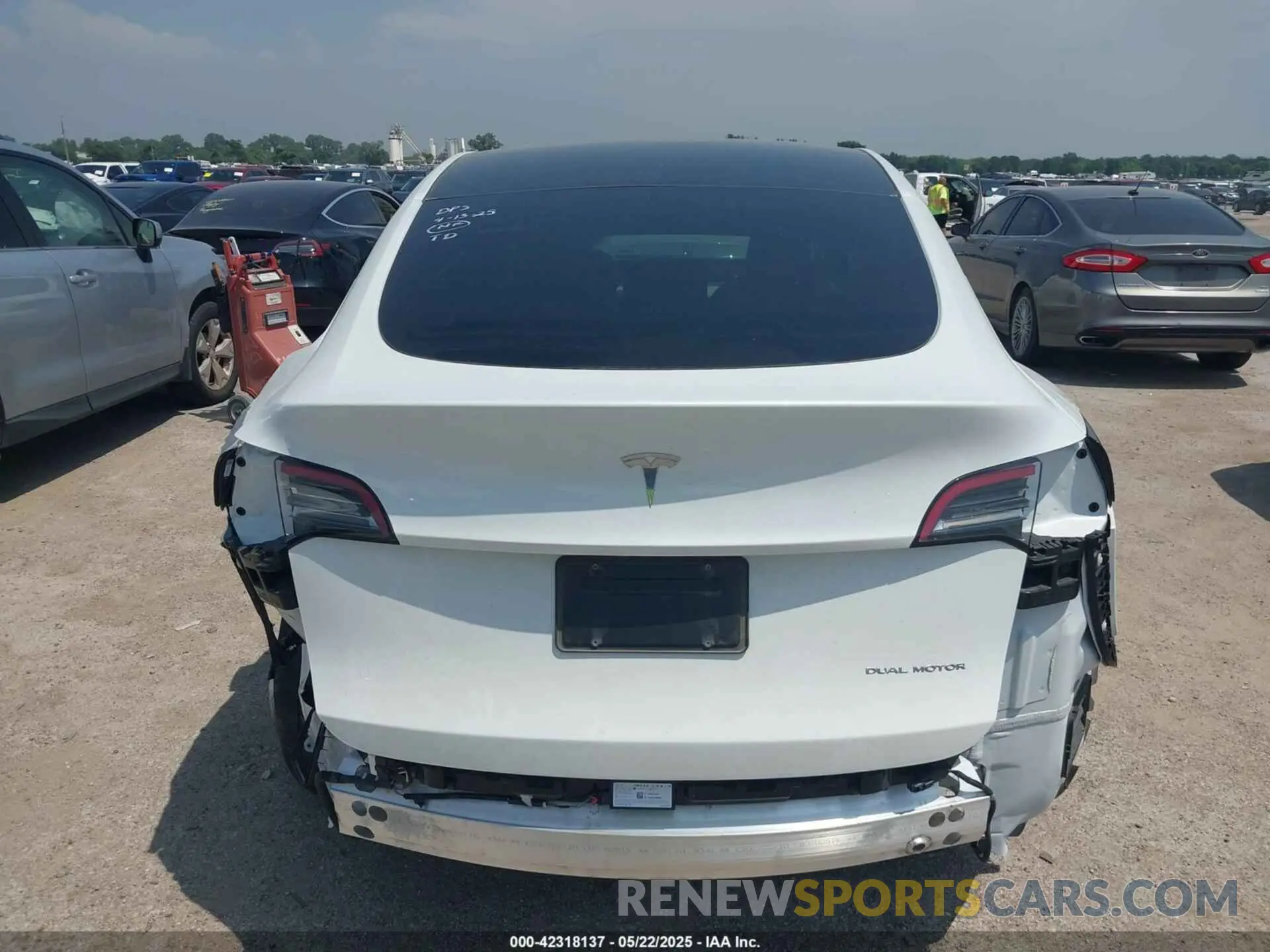 15 fotografías del automóvil dañado 7SAYGDEE8PA094957 TESLA MODEL Y 2023