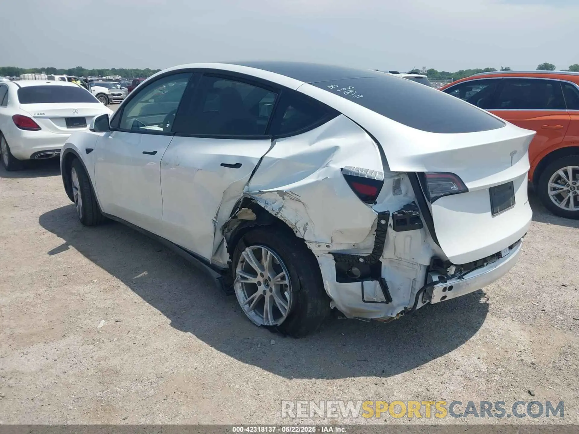 3 fotografías del automóvil dañado 7SAYGDEE8PA094957 TESLA MODEL Y 2023