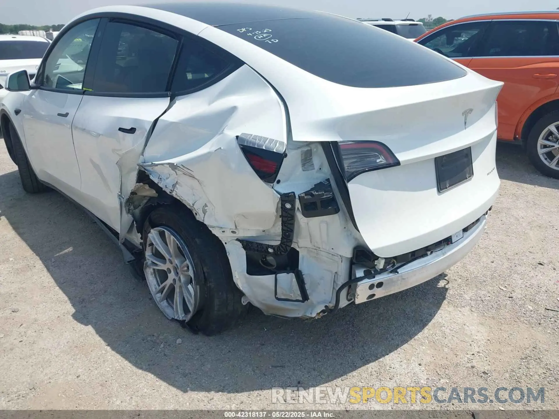 6 fotografías del automóvil dañado 7SAYGDEE8PA094957 TESLA MODEL Y 2023