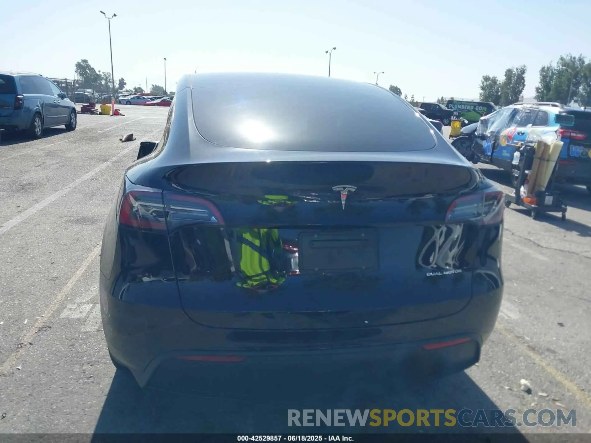 17 fotografías del automóvil dañado 7SAYGDEE8PA138813 TESLA MODEL Y 2023