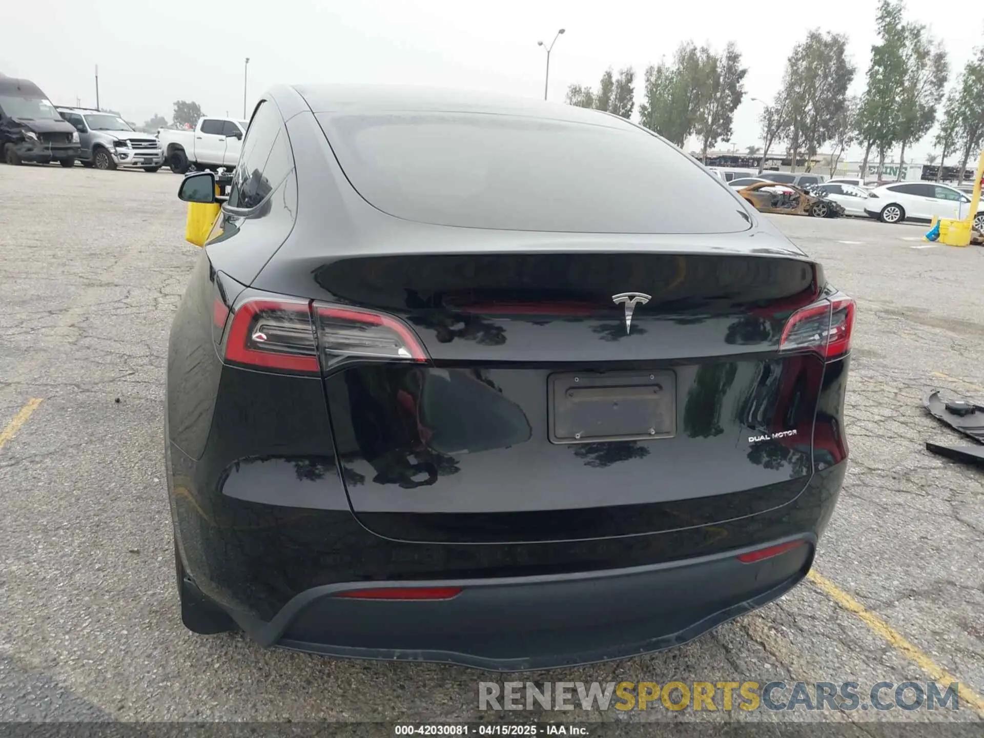17 fotografías del automóvil dañado 7SAYGDEE8PA152338 TESLA MODEL Y 2023
