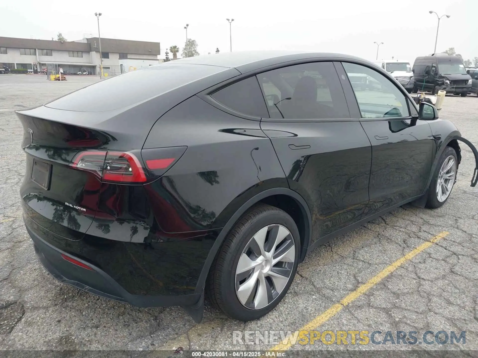 4 fotografías del automóvil dañado 7SAYGDEE8PA152338 TESLA MODEL Y 2023