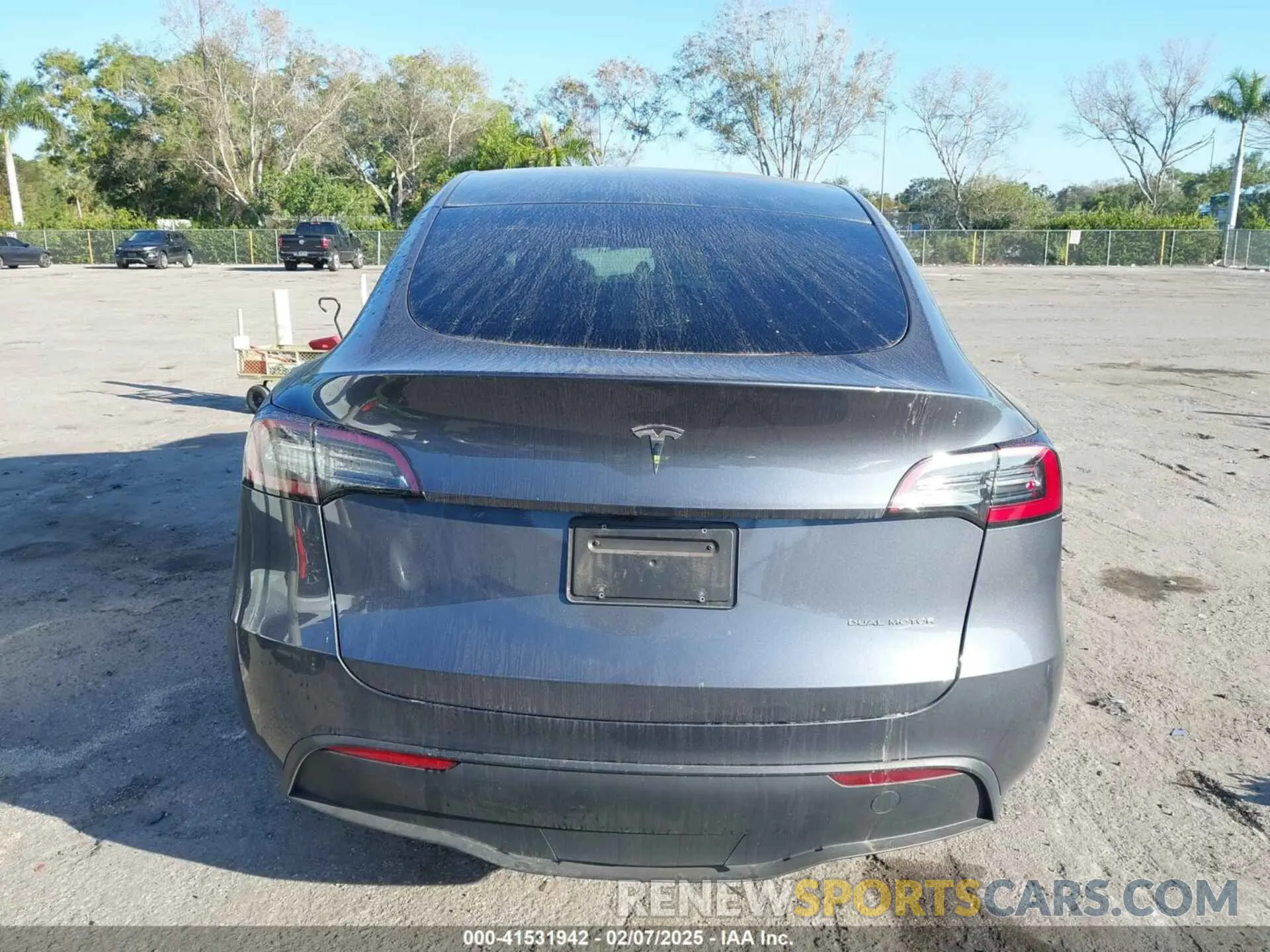 15 fotografías del automóvil dañado 7SAYGDEE8PA183198 TESLA MODEL Y 2023