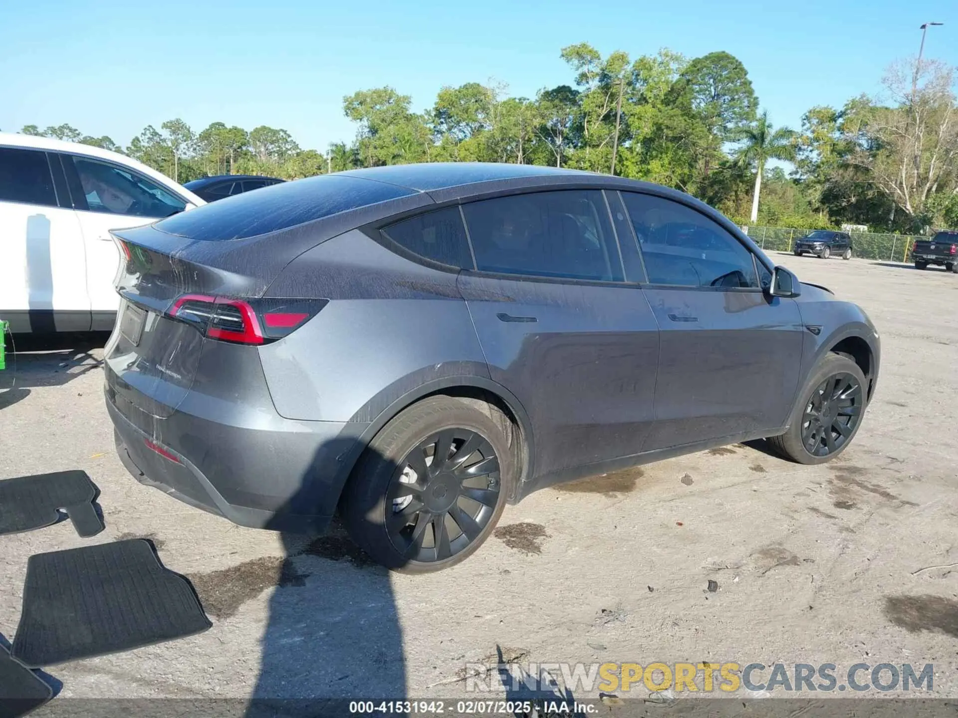 4 fotografías del automóvil dañado 7SAYGDEE8PA183198 TESLA MODEL Y 2023