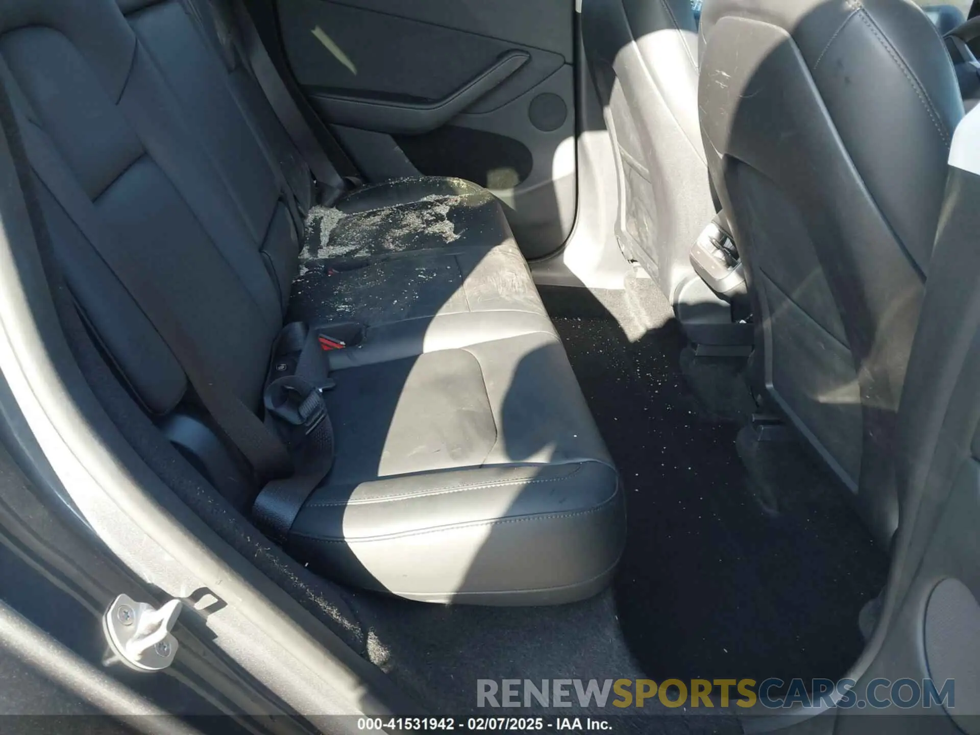 8 fotografías del automóvil dañado 7SAYGDEE8PA183198 TESLA MODEL Y 2023