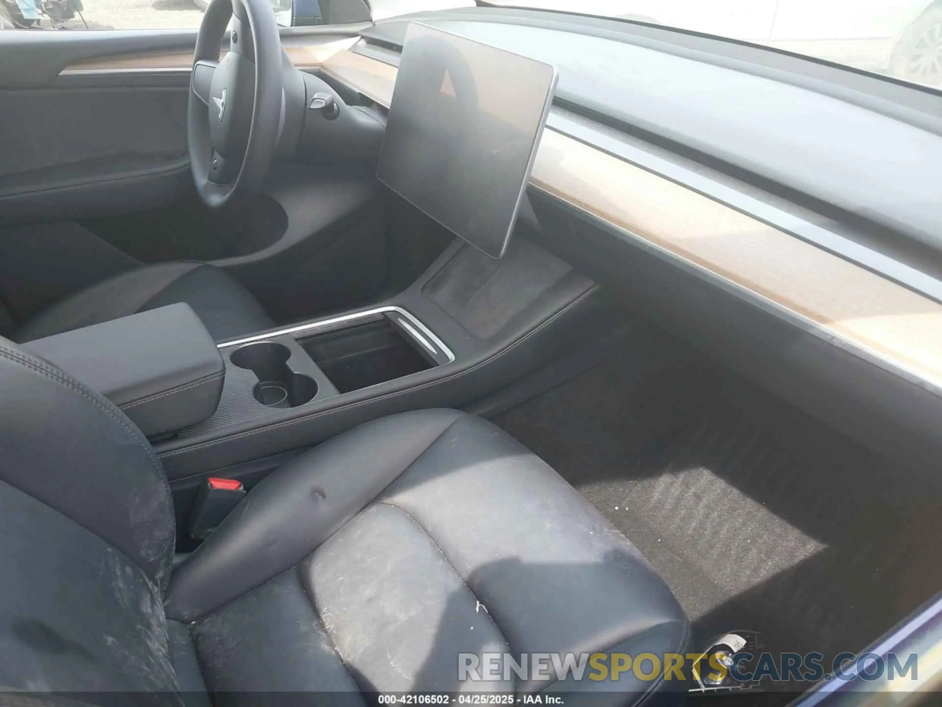 5 fotografías del automóvil dañado 7SAYGDEE8PF768589 TESLA MODEL Y 2023