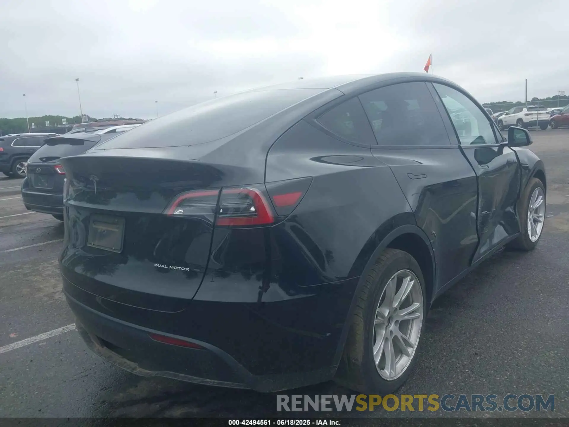 4 fotografías del automóvil dañado 7SAYGDEE8PF796571 TESLA MODEL Y 2023