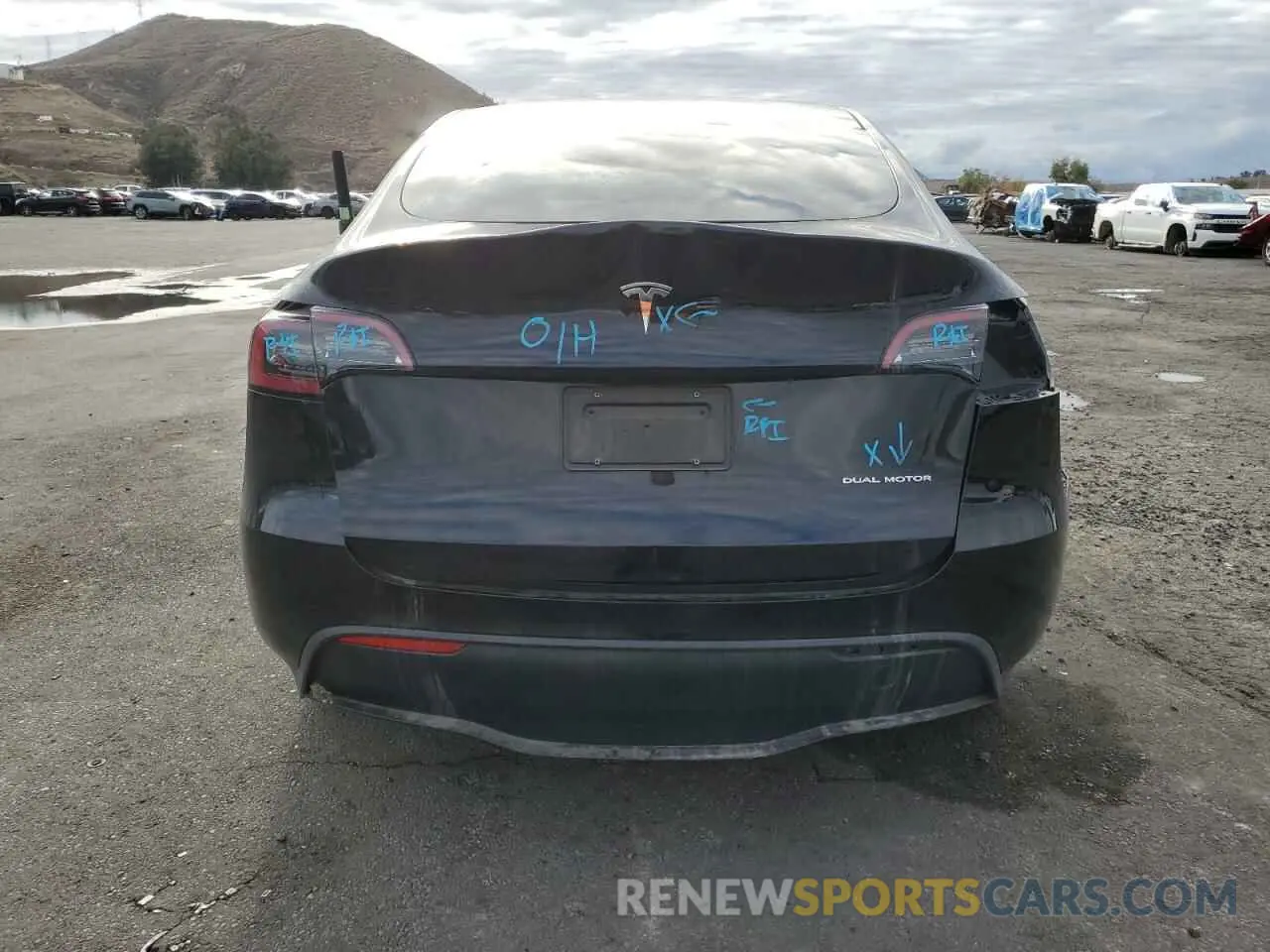 6 fotografías del automóvil dañado 7SAYGDEE8PF877926 TESLA MODEL Y 2023