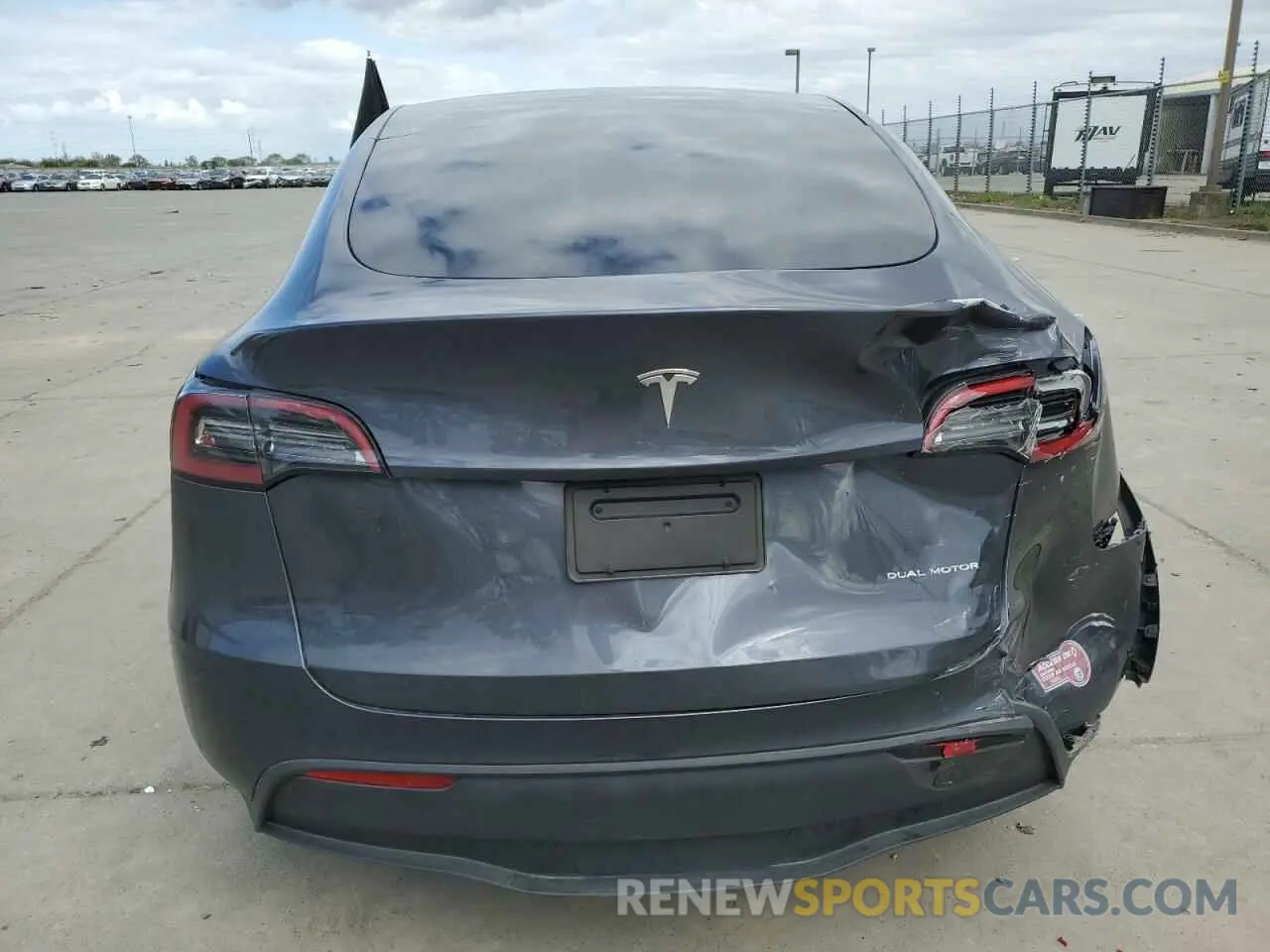 6 fotografías del automóvil dañado 7SAYGDEE8PF899389 TESLA MODEL Y 2023