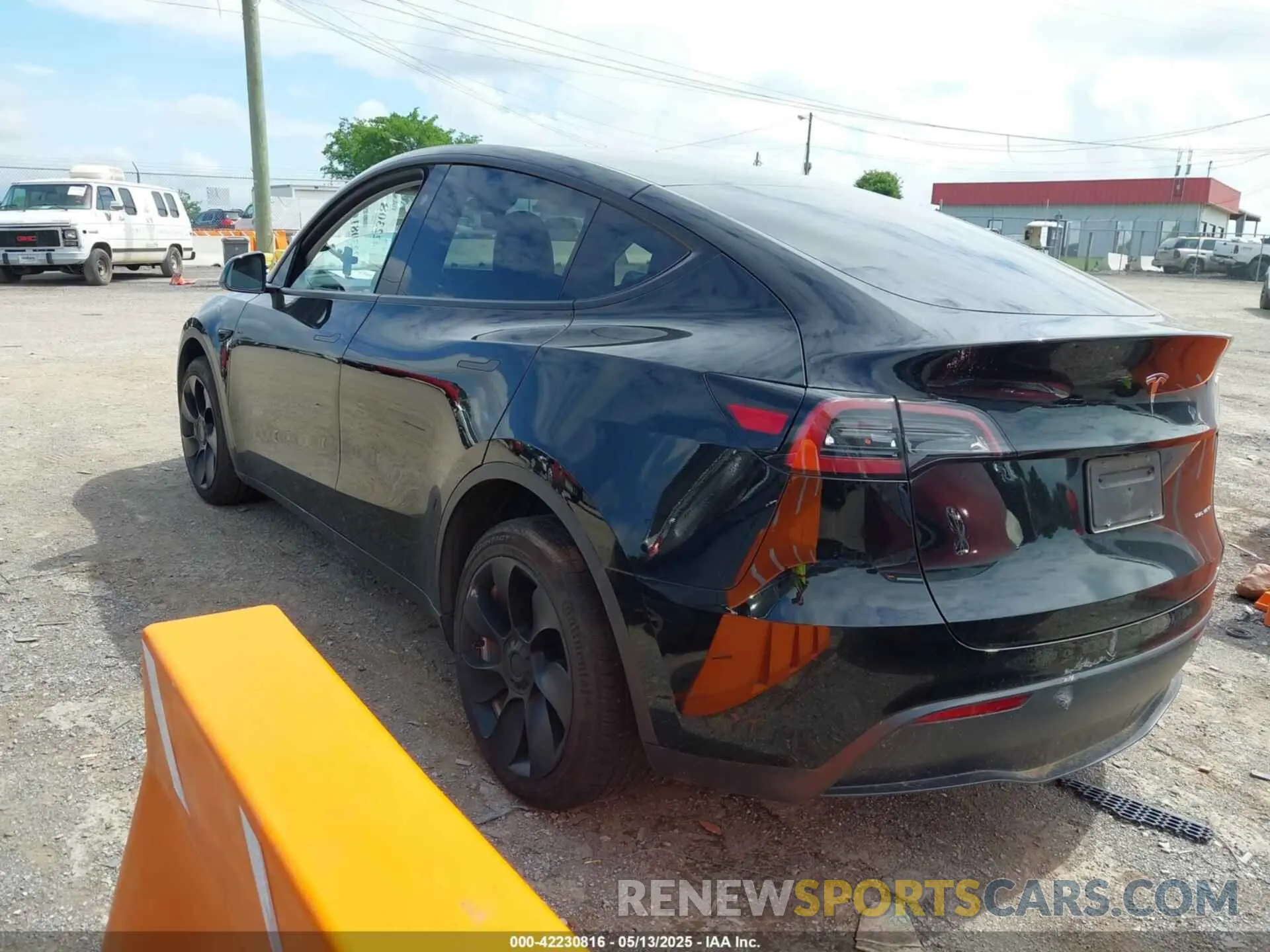 3 fotografías del automóvil dañado 7SAYGDEE8PF919057 TESLA MODEL Y 2023