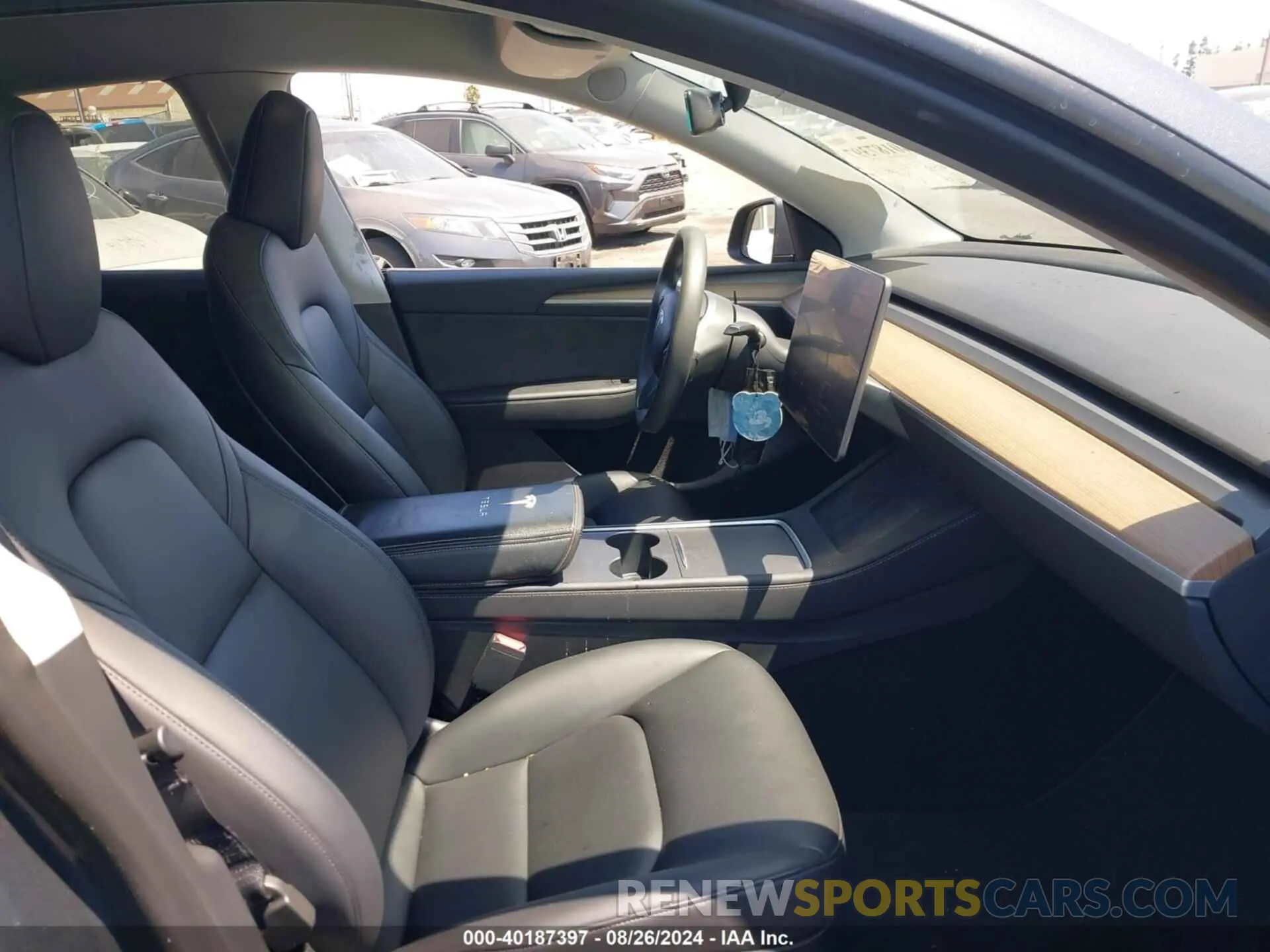 5 fotografías del automóvil dañado 7SAYGDEE9PA047291 TESLA MODEL Y 2023