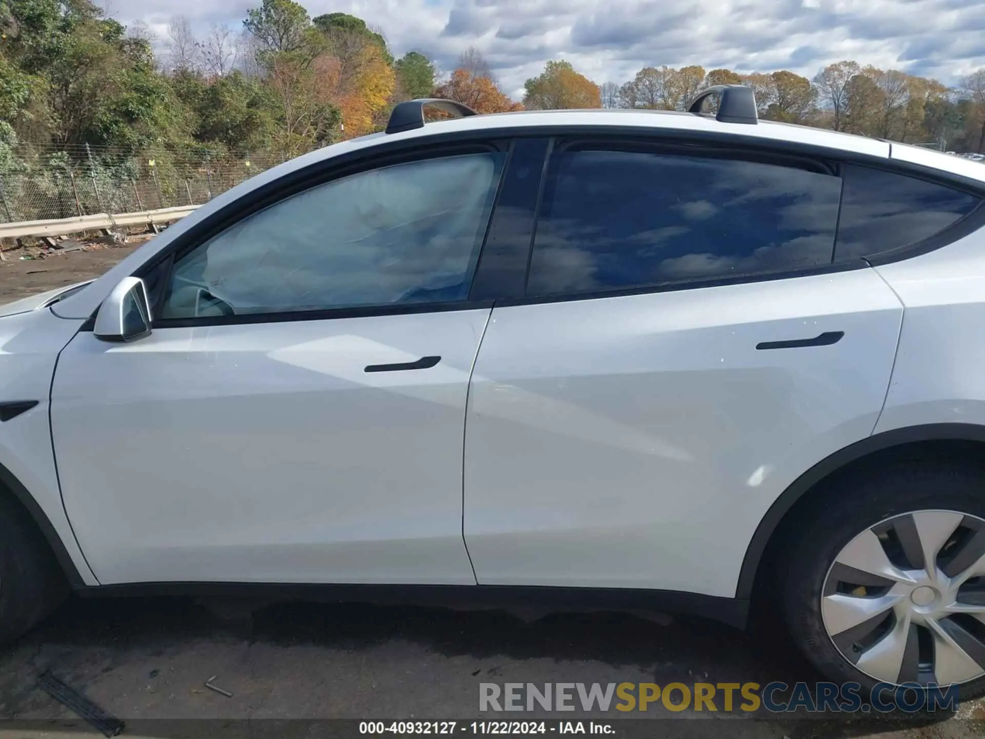13 fotografías del automóvil dañado 7SAYGDEE9PA104184 TESLA MODEL Y 2023