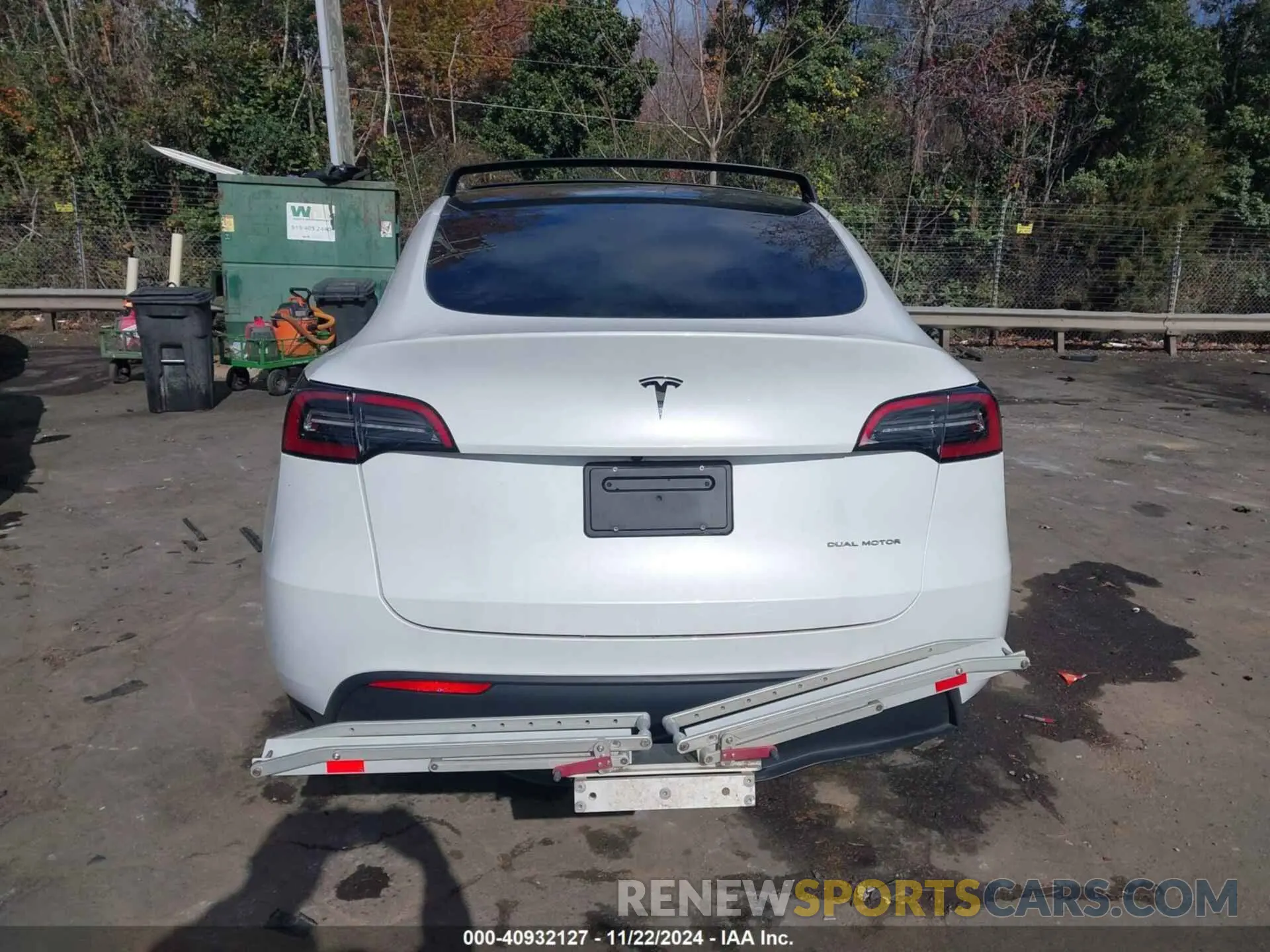 15 fotografías del automóvil dañado 7SAYGDEE9PA104184 TESLA MODEL Y 2023