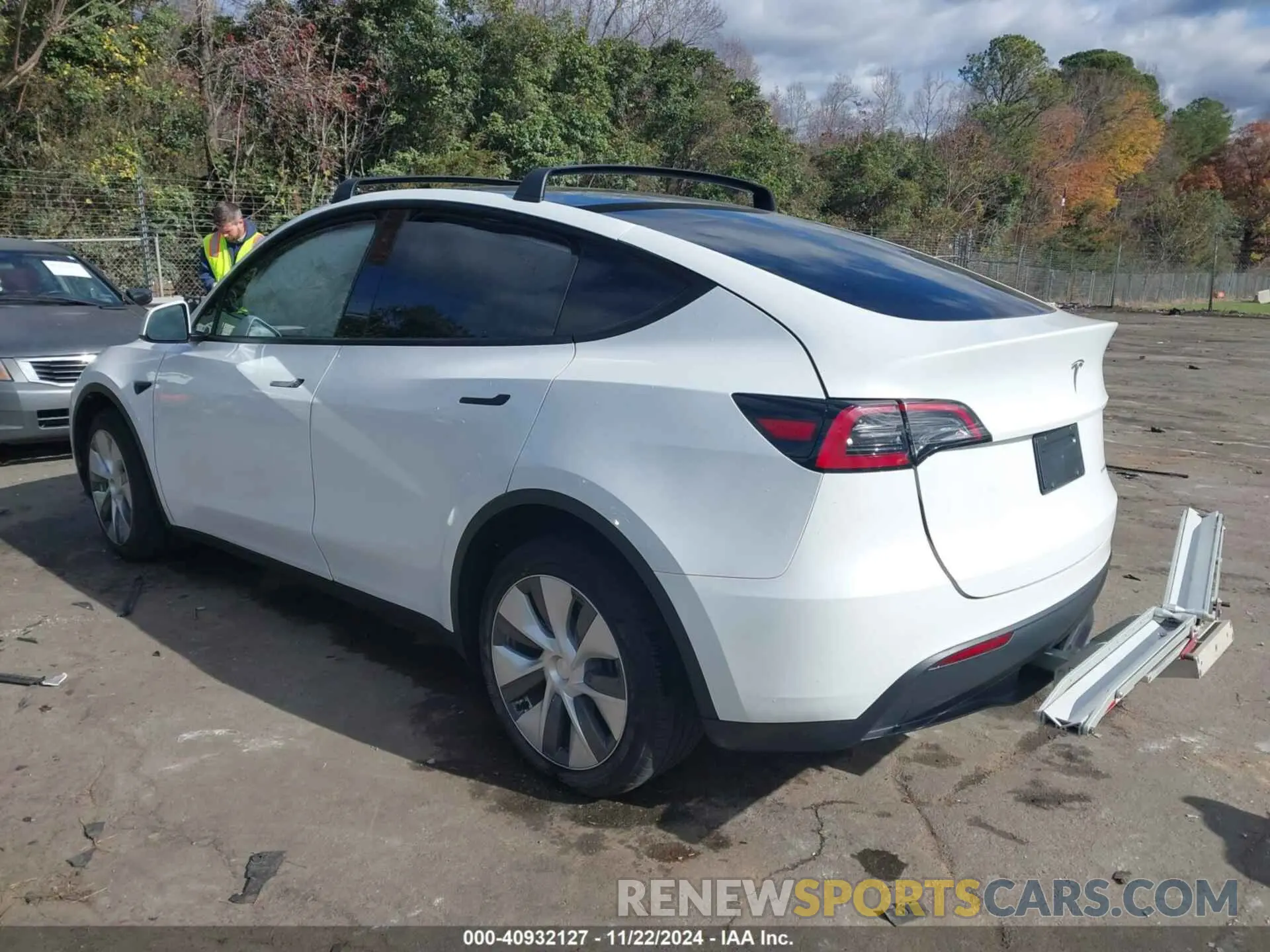 3 fotografías del automóvil dañado 7SAYGDEE9PA104184 TESLA MODEL Y 2023