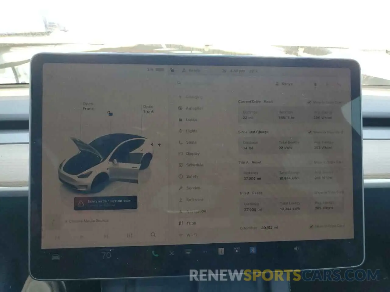 9 fotografías del automóvil dañado 7SAYGDEE9PA109160 TESLA MODEL Y 2023