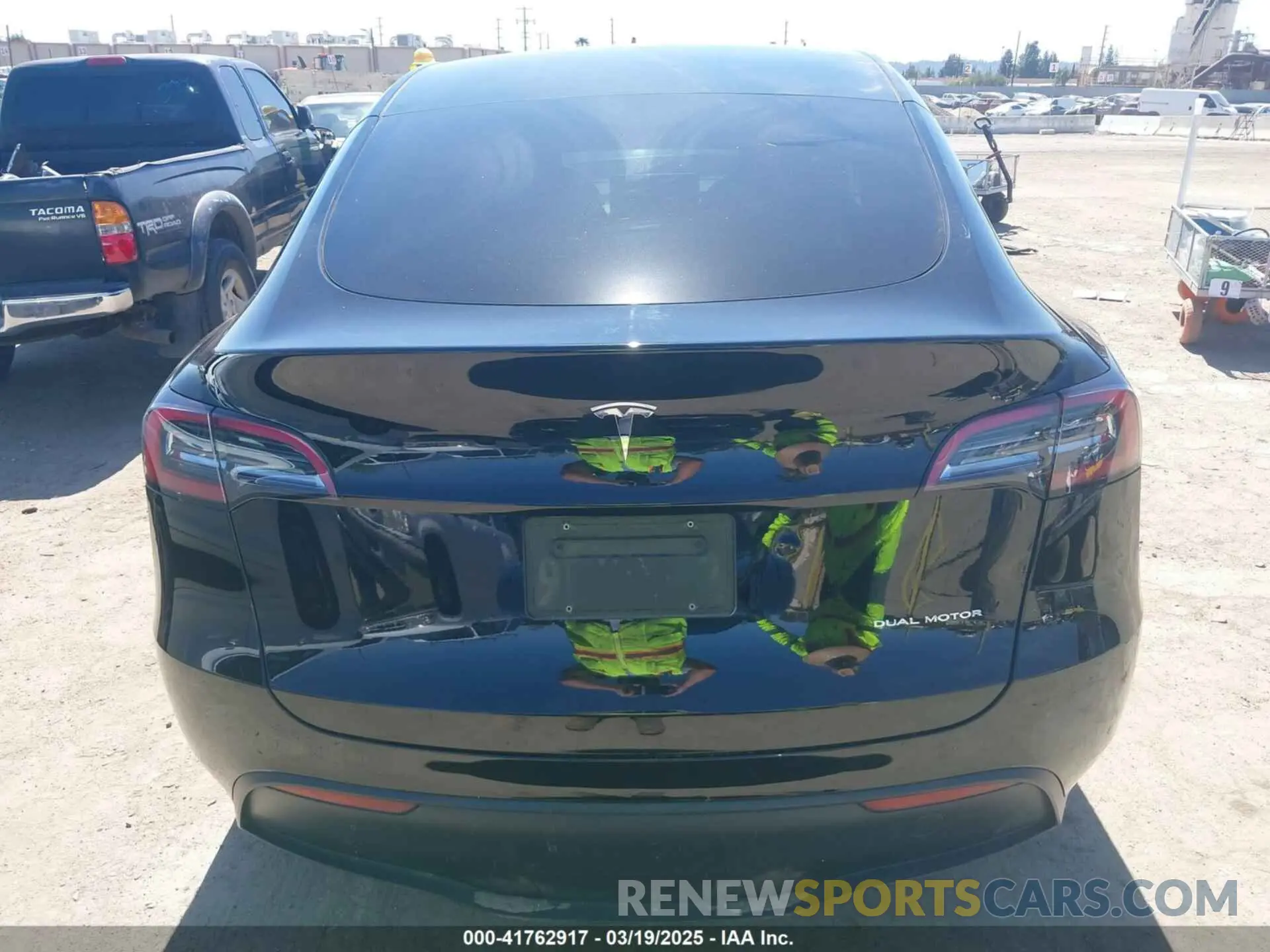 16 fotografías del automóvil dañado 7SAYGDEE9PF591096 TESLA MODEL Y 2023