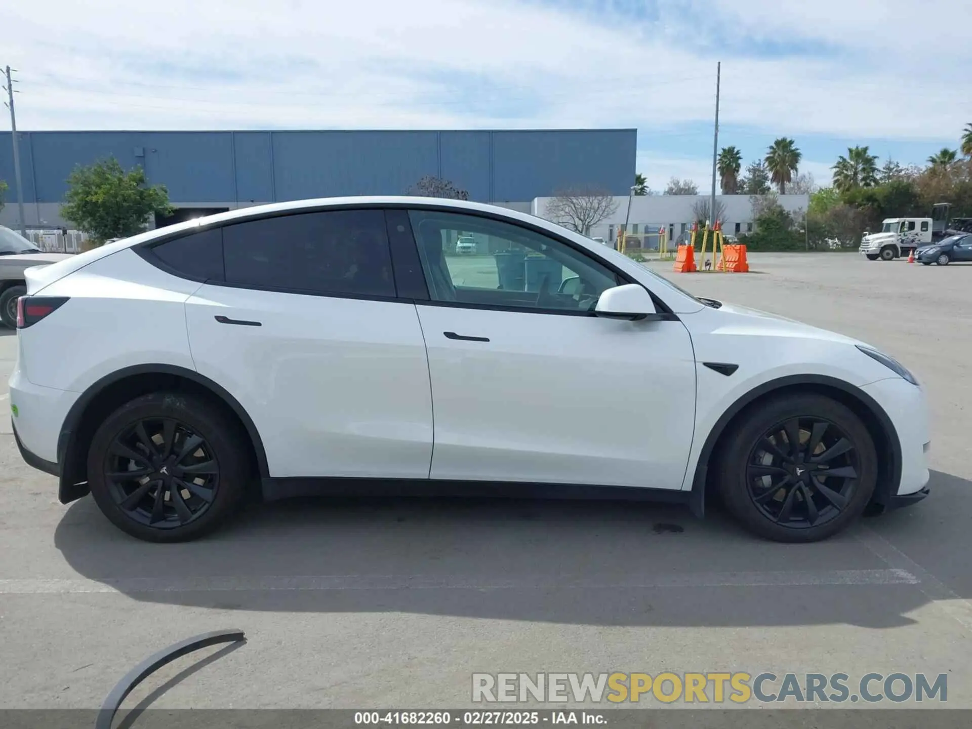 13 fotografías del automóvil dañado 7SAYGDEE9PF609824 TESLA MODEL Y 2023