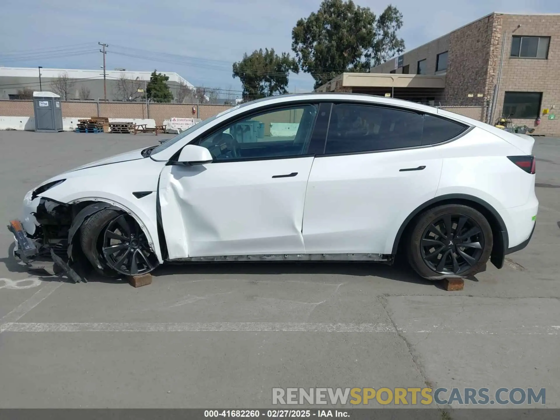 14 fotografías del automóvil dañado 7SAYGDEE9PF609824 TESLA MODEL Y 2023