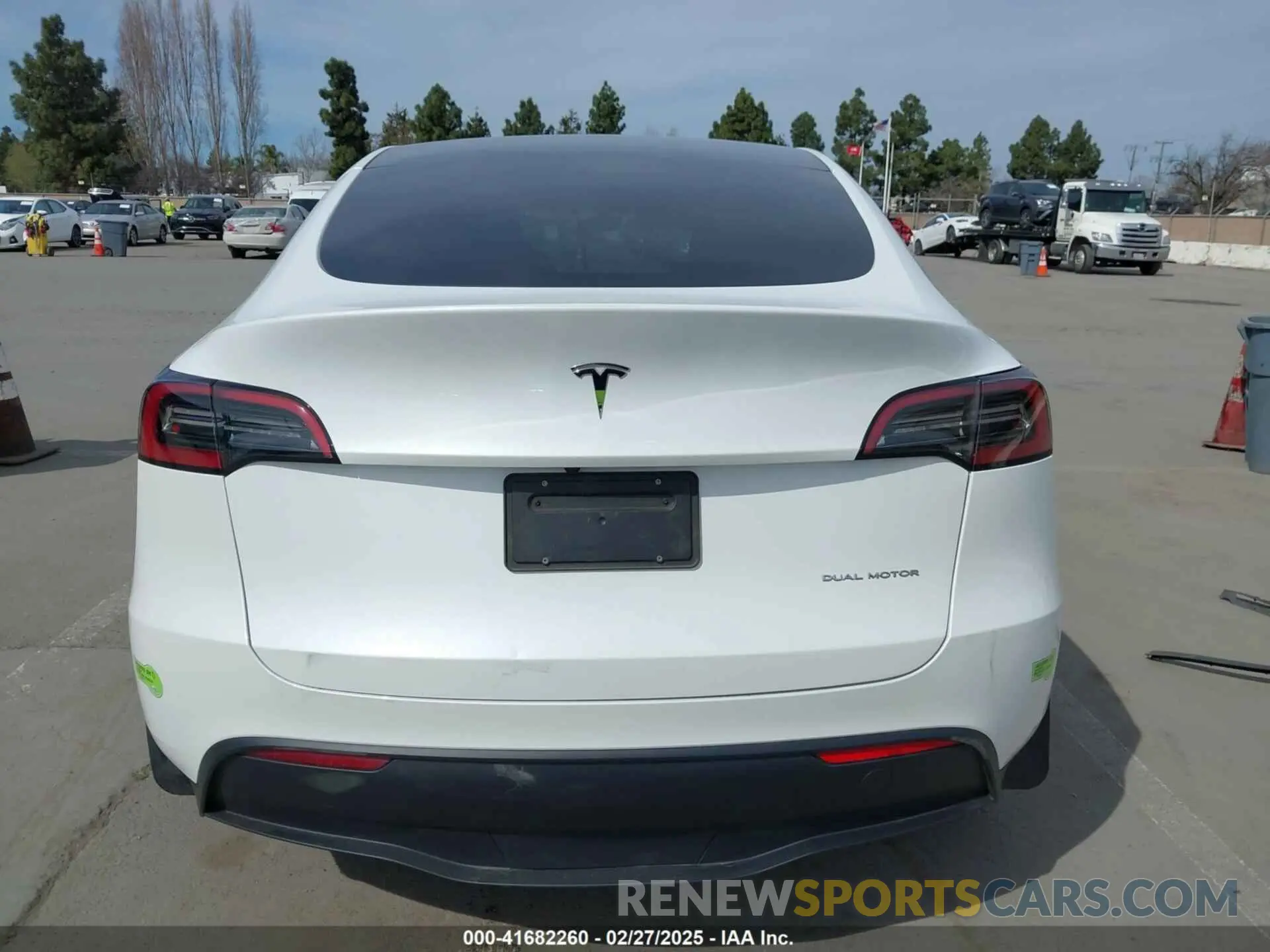 16 fotografías del automóvil dañado 7SAYGDEE9PF609824 TESLA MODEL Y 2023