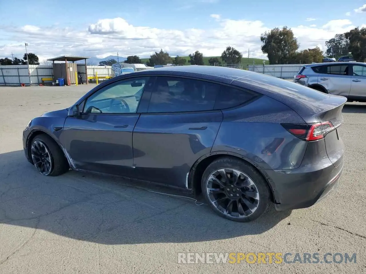 2 fotografías del automóvil dañado 7SAYGDEE9PF638742 TESLA MODEL Y 2023