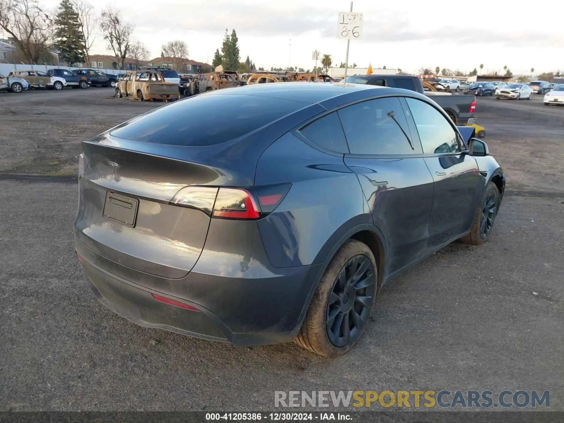 4 fotografías del automóvil dañado 7SAYGDEE9PF858527 TESLA MODEL Y 2023