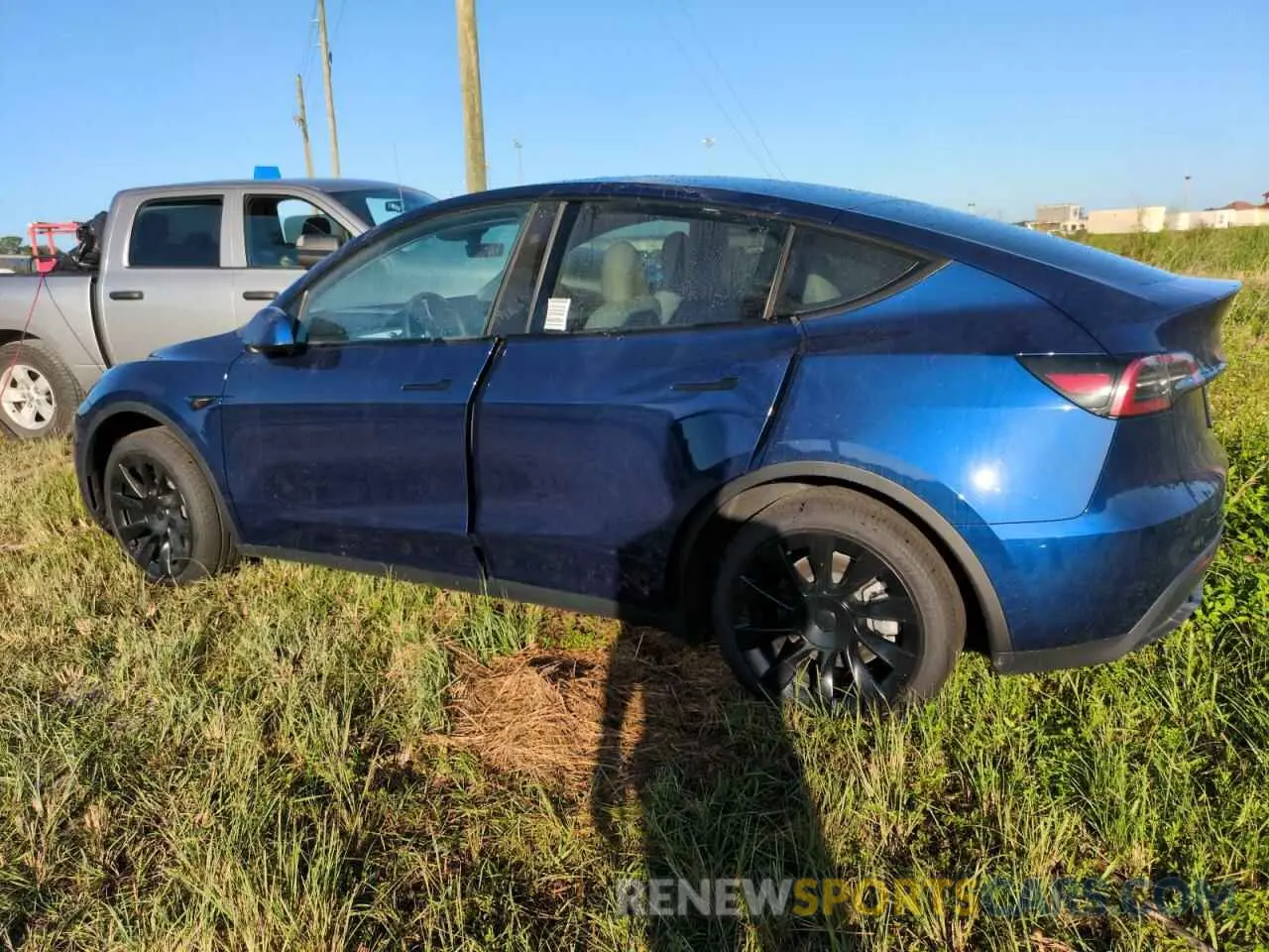 2 fotografías del automóvil dañado 7SAYGDEE9PF880933 TESLA MODEL Y 2023