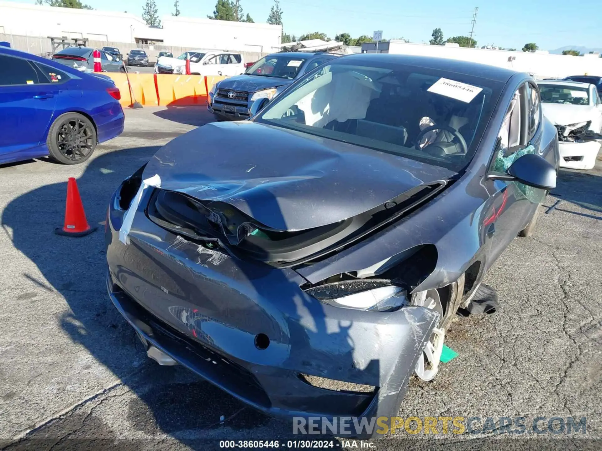 2 fotografías del automóvil dañado 7SAYGDEE9PF929533 TESLA MODEL Y 2023