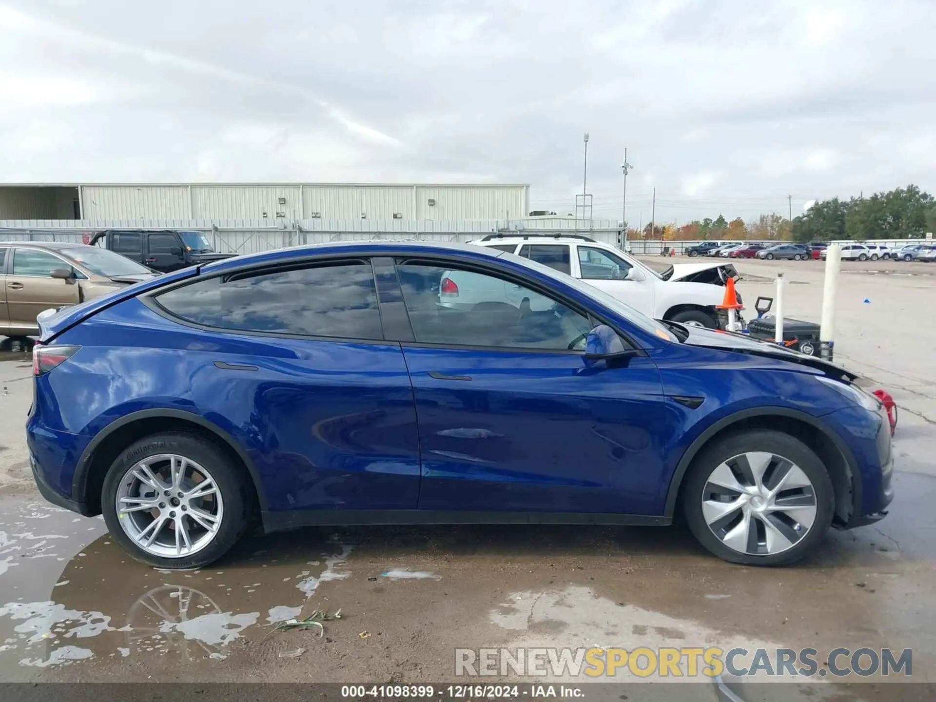 13 fotografías del automóvil dañado 7SAYGDEEXPA091039 TESLA MODEL Y 2023