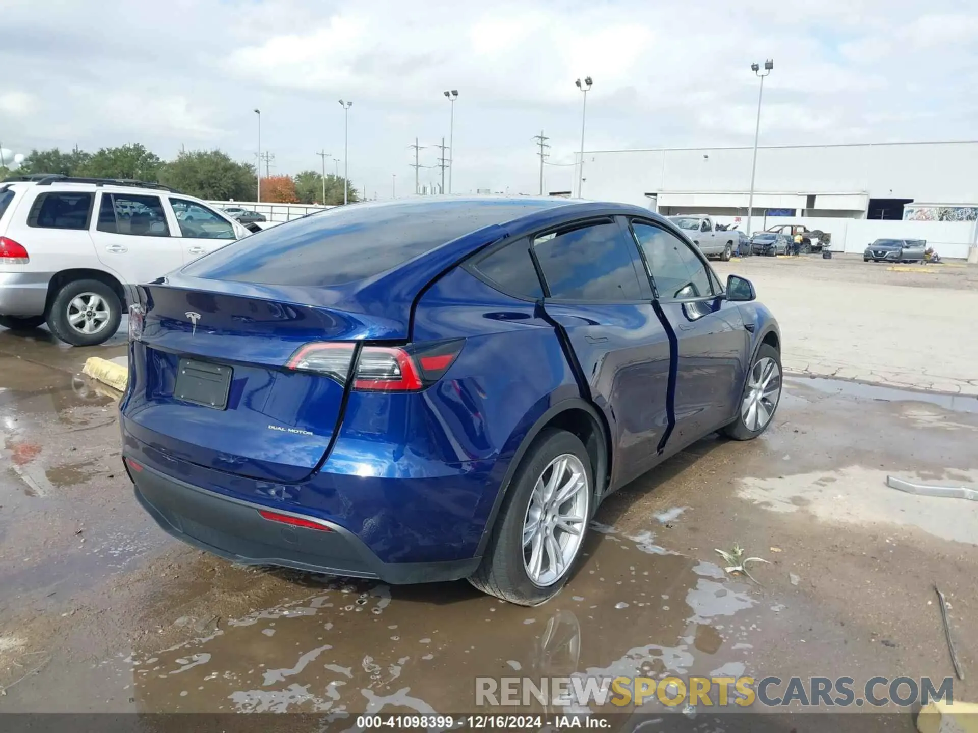 4 fotografías del automóvil dañado 7SAYGDEEXPA091039 TESLA MODEL Y 2023