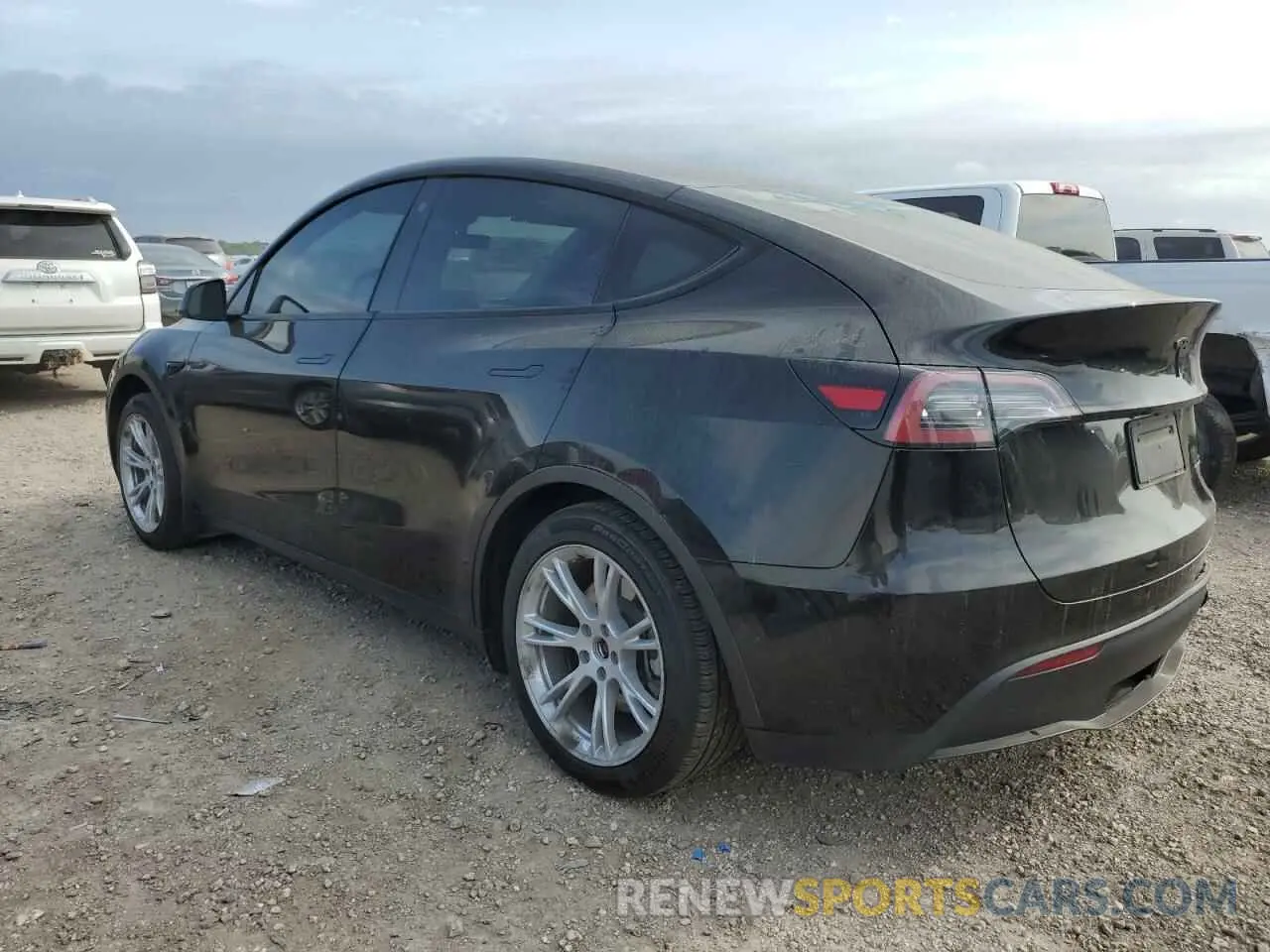 2 fotografías del automóvil dañado 7SAYGDEEXPA096418 TESLA MODEL Y 2023