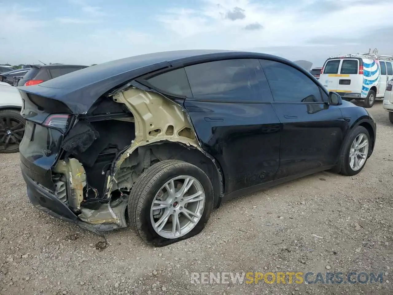 3 fotografías del automóvil dañado 7SAYGDEEXPA096418 TESLA MODEL Y 2023