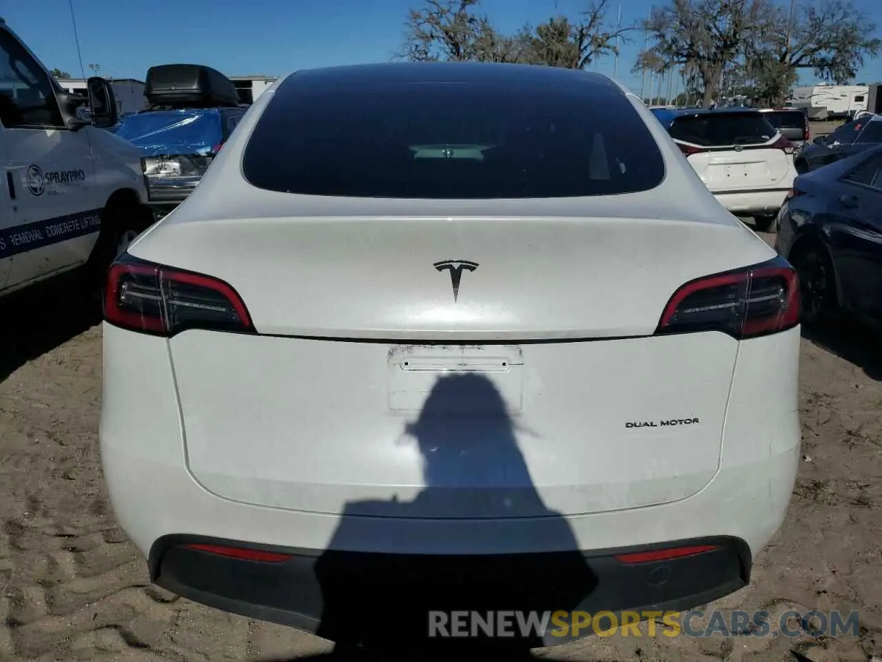6 fotografías del automóvil dañado 7SAYGDEEXPA114111 TESLA MODEL Y 2023