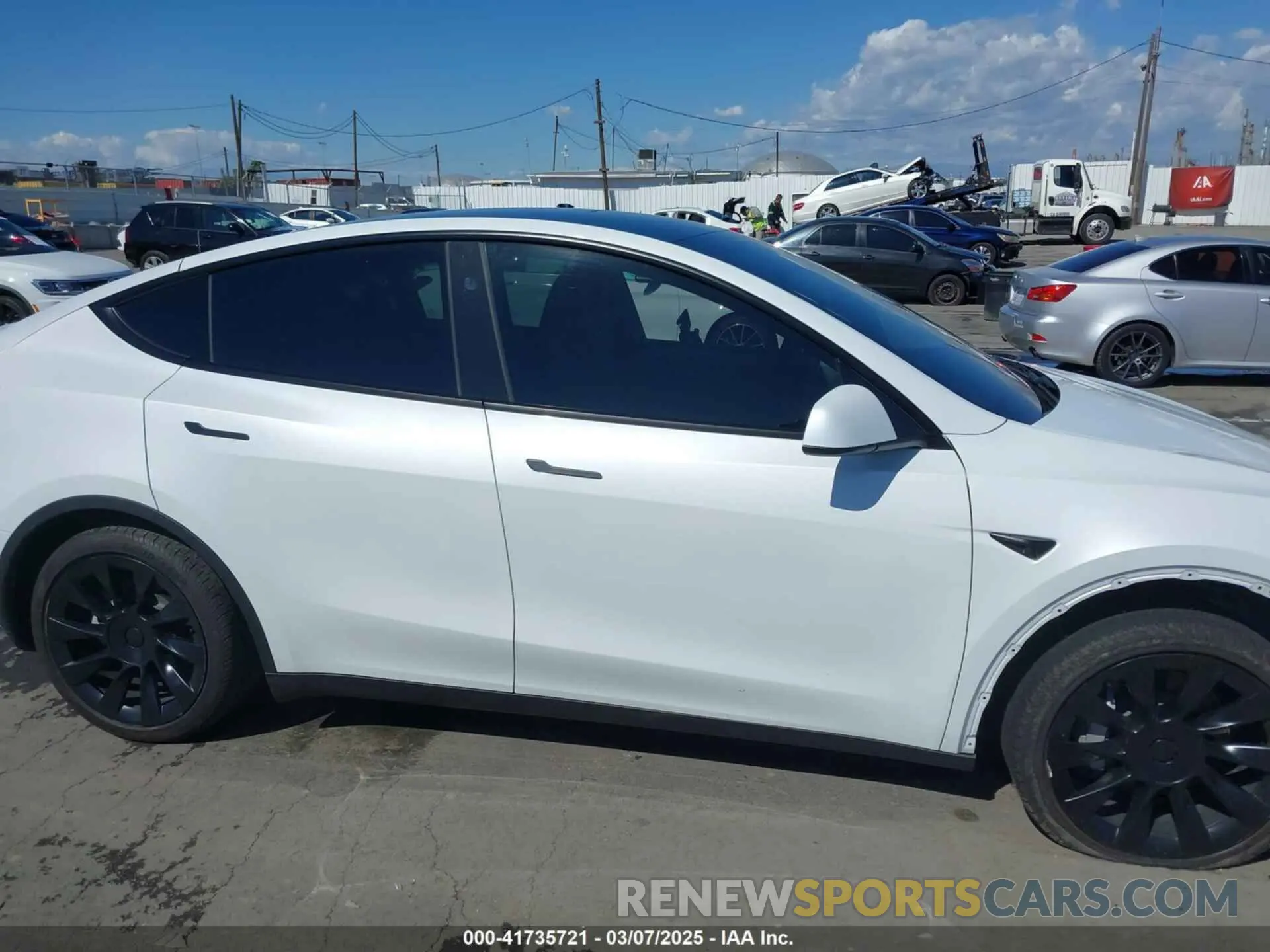 14 fotografías del automóvil dañado 7SAYGDEEXPA129790 TESLA MODEL Y 2023