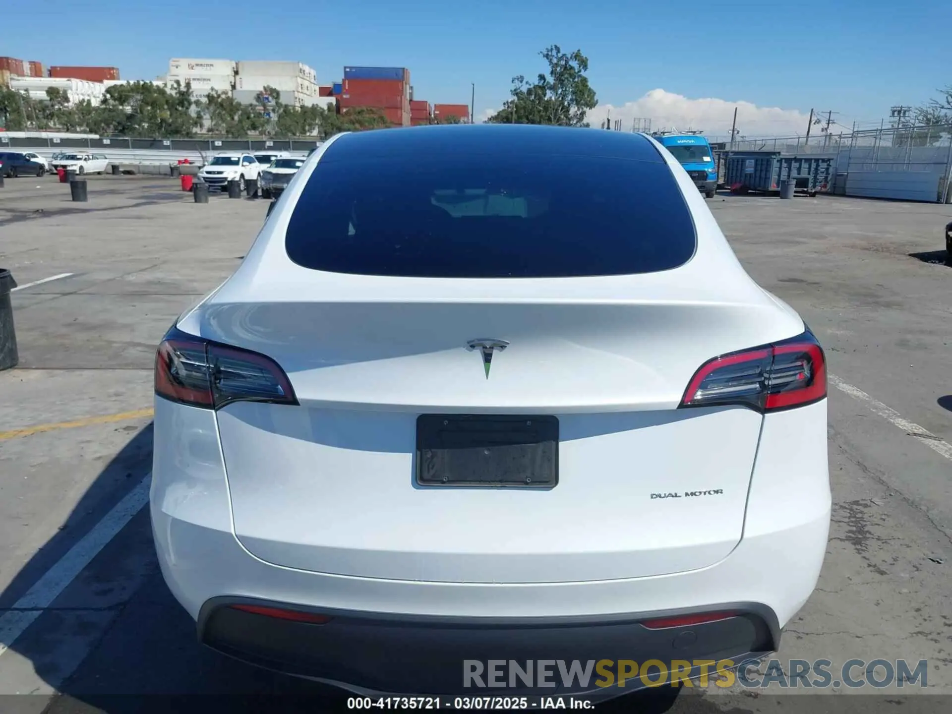 17 fotografías del automóvil dañado 7SAYGDEEXPA129790 TESLA MODEL Y 2023