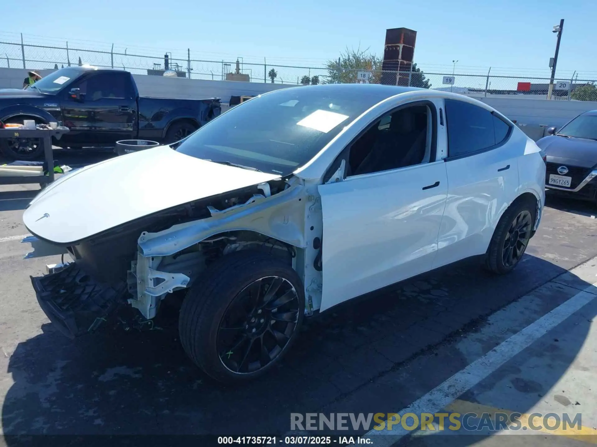 2 fotografías del automóvil dañado 7SAYGDEEXPA129790 TESLA MODEL Y 2023