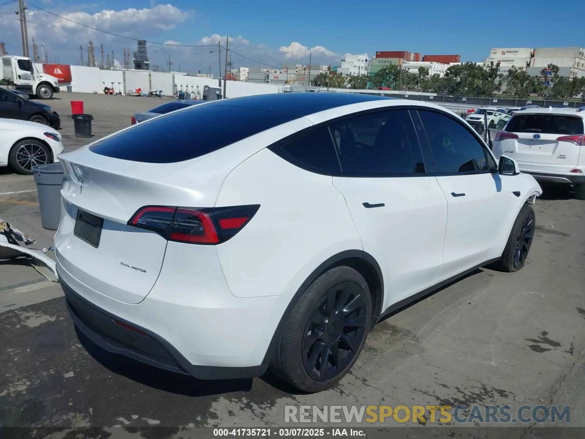 4 fotografías del automóvil dañado 7SAYGDEEXPA129790 TESLA MODEL Y 2023