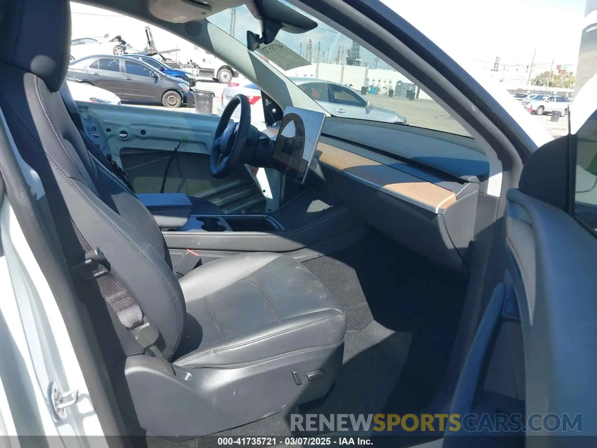 5 fotografías del automóvil dañado 7SAYGDEEXPA129790 TESLA MODEL Y 2023