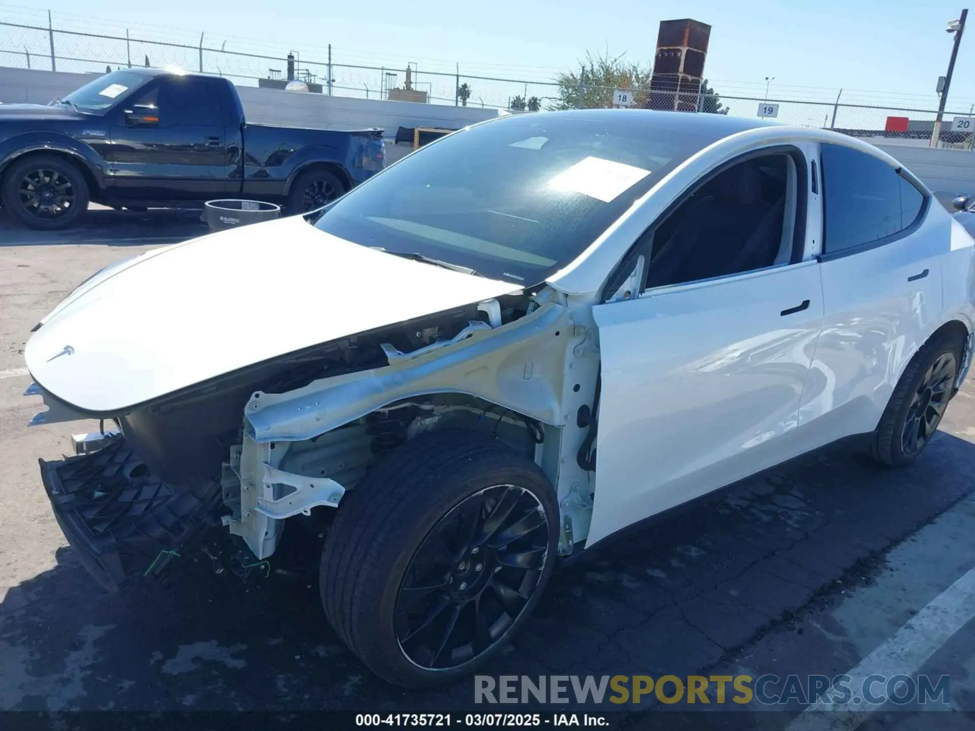 6 fotografías del automóvil dañado 7SAYGDEEXPA129790 TESLA MODEL Y 2023