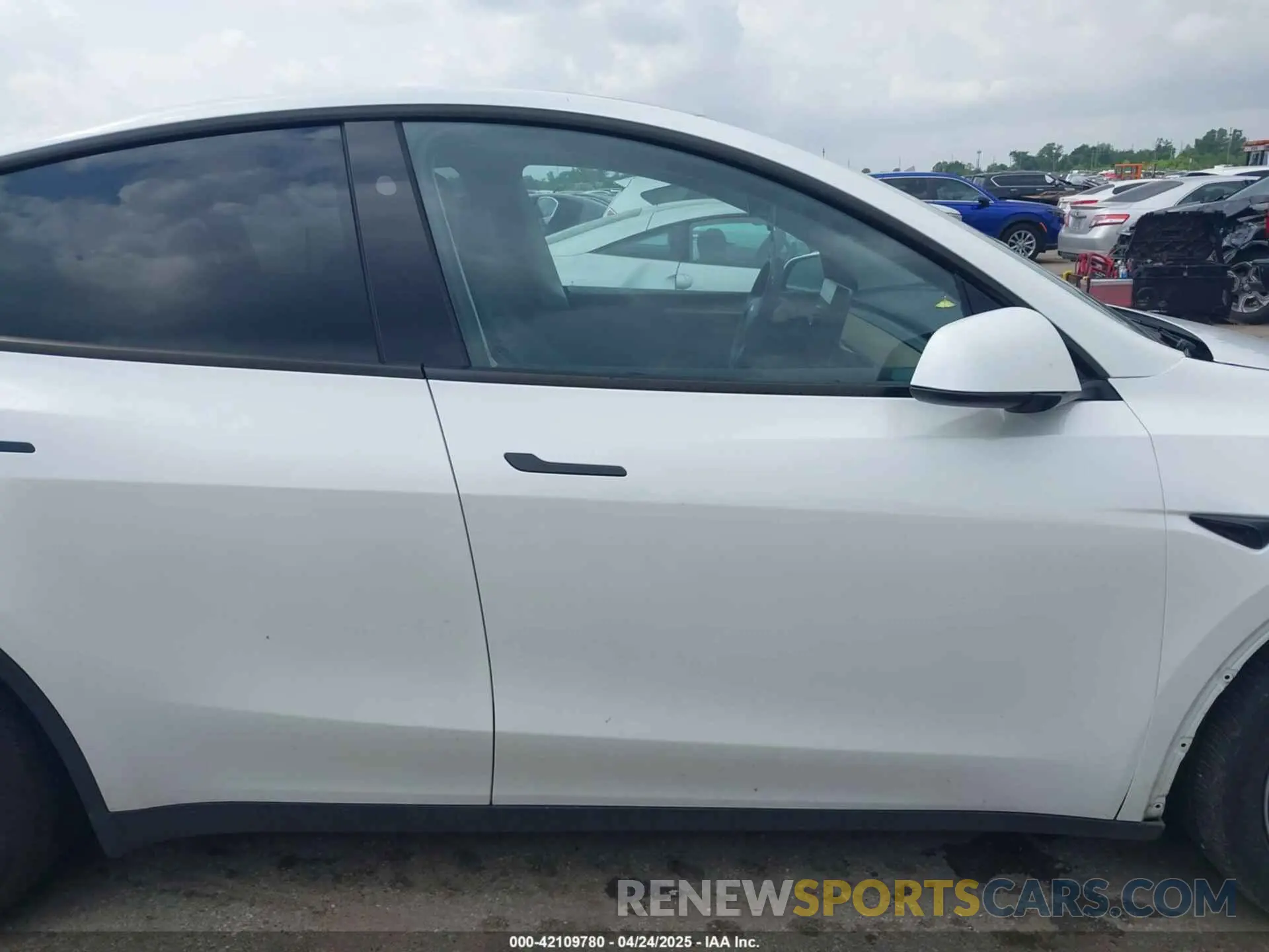 12 fotografías del automóvil dañado 7SAYGDEEXPA148680 TESLA MODEL Y 2023