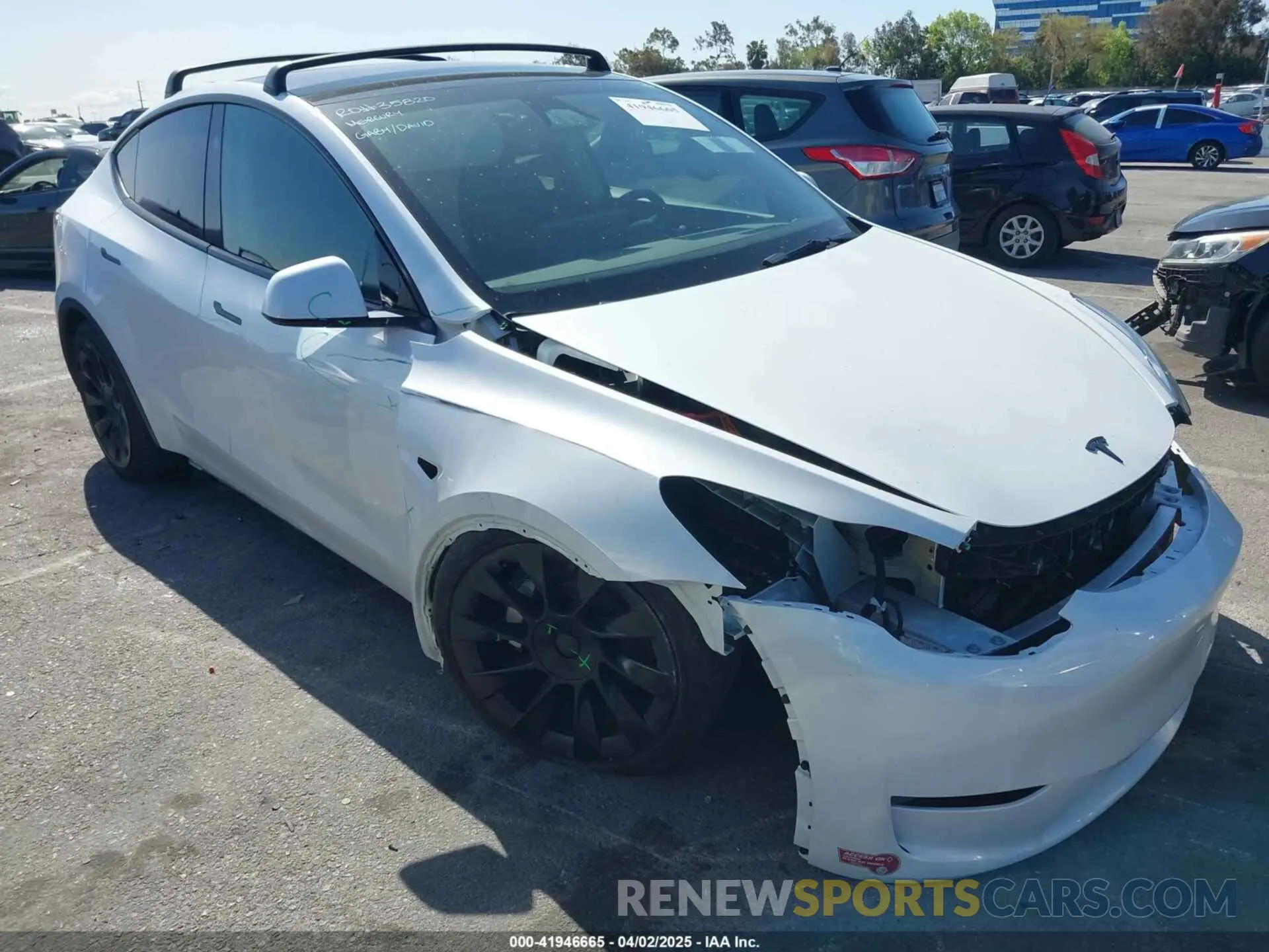 13 fotografías del automóvil dañado 7SAYGDEEXPA152986 TESLA MODEL Y 2023