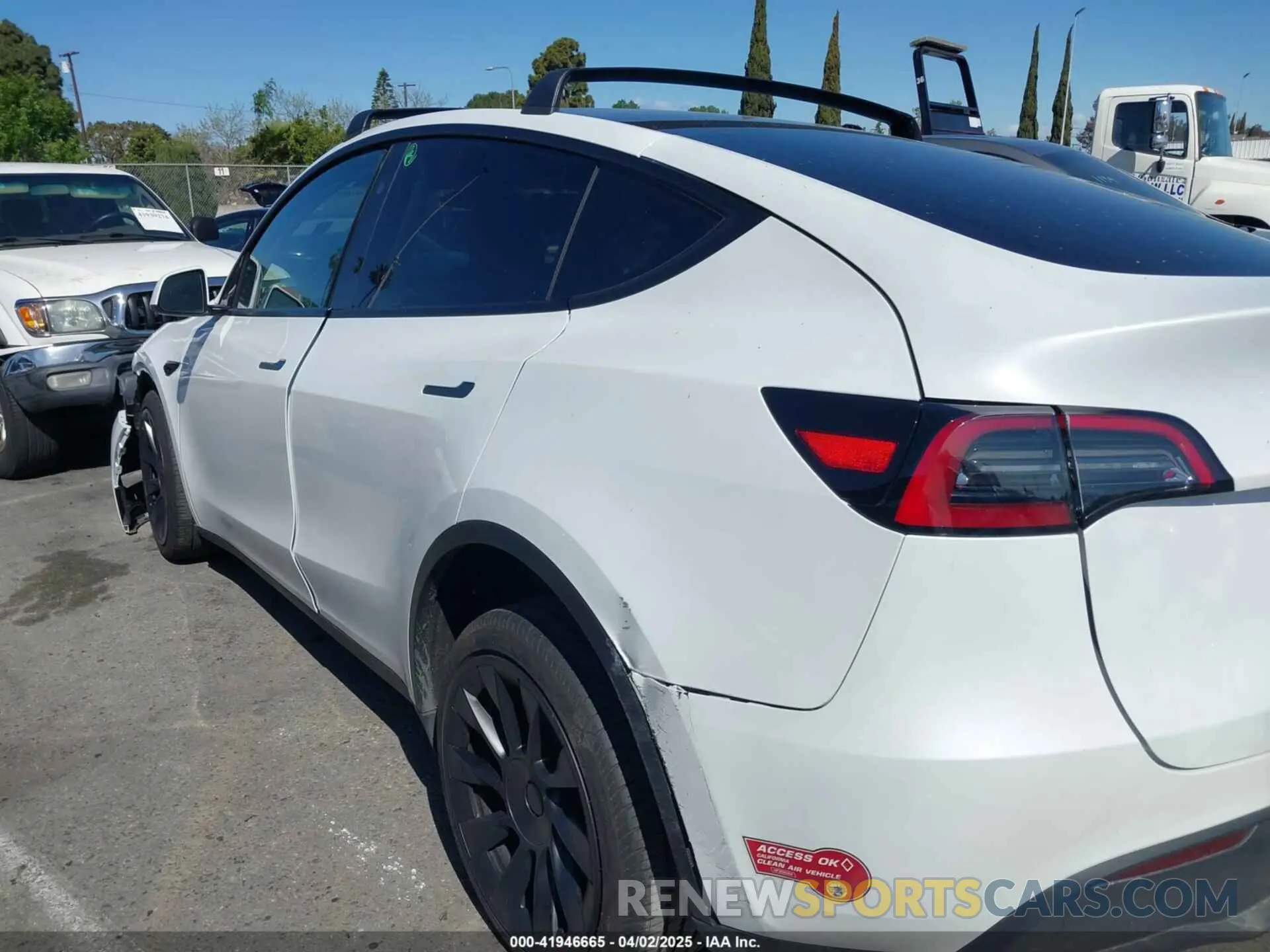 14 fotografías del automóvil dañado 7SAYGDEEXPA152986 TESLA MODEL Y 2023