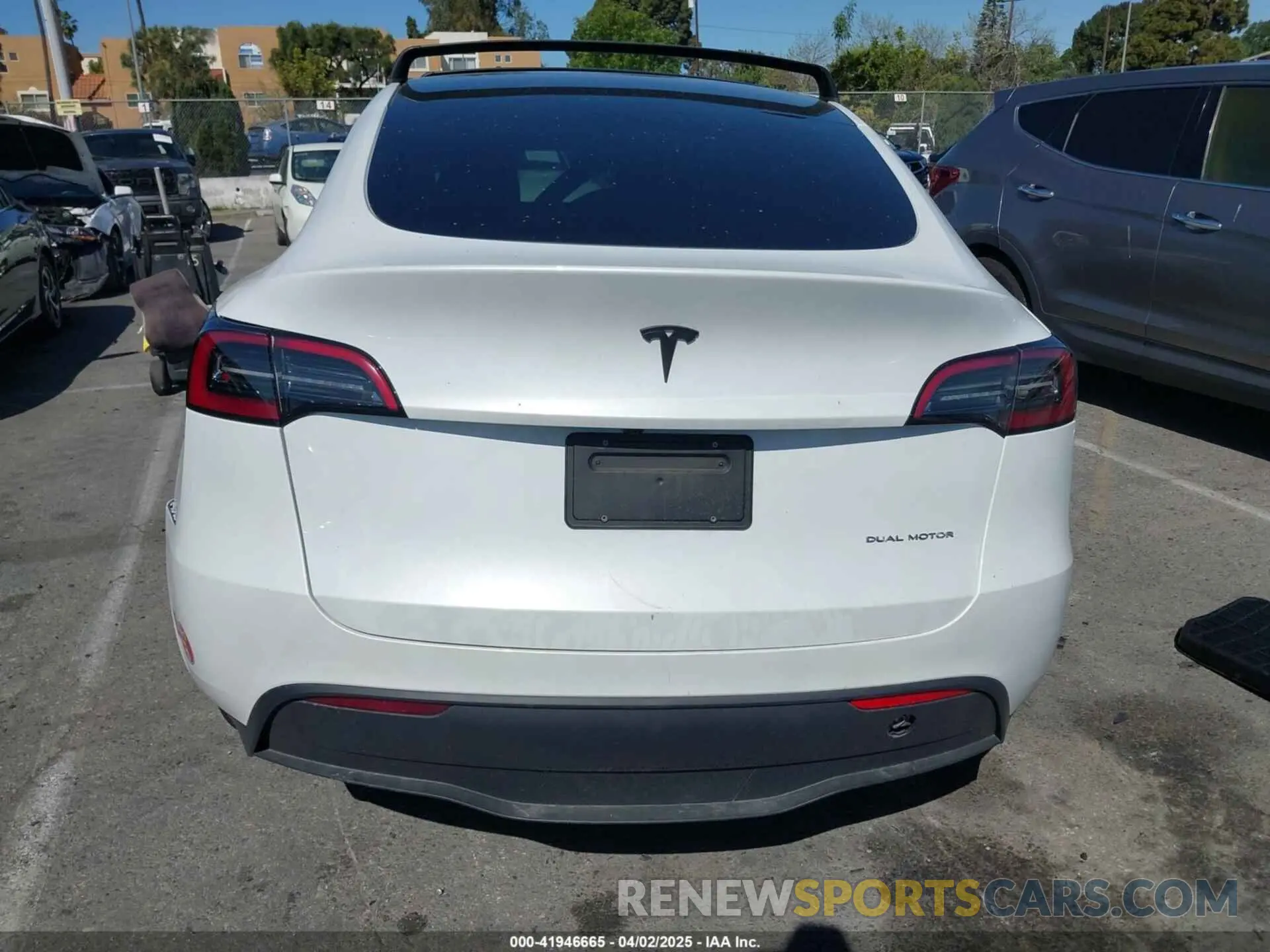 16 fotografías del automóvil dañado 7SAYGDEEXPA152986 TESLA MODEL Y 2023