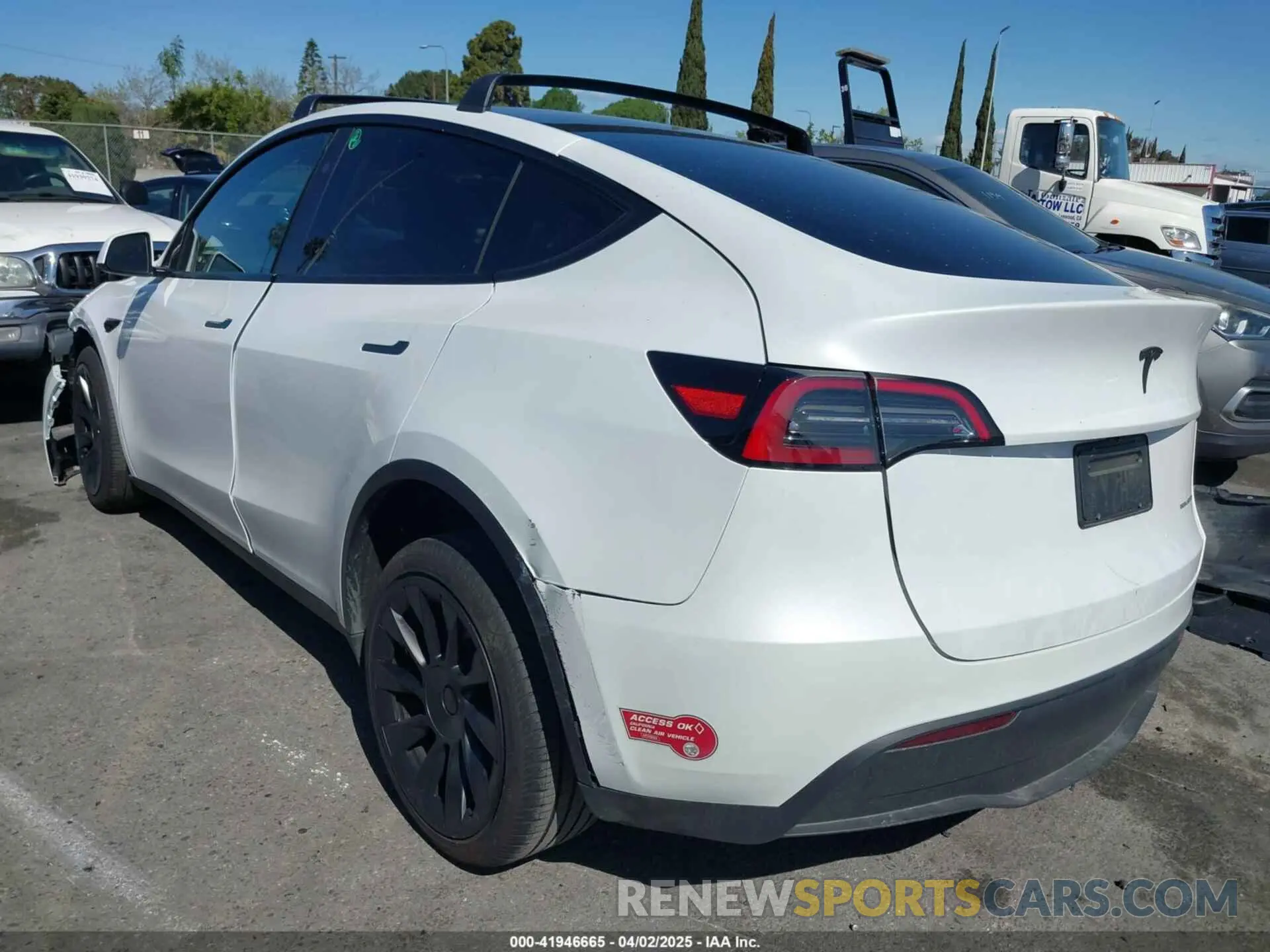 3 fotografías del automóvil dañado 7SAYGDEEXPA152986 TESLA MODEL Y 2023