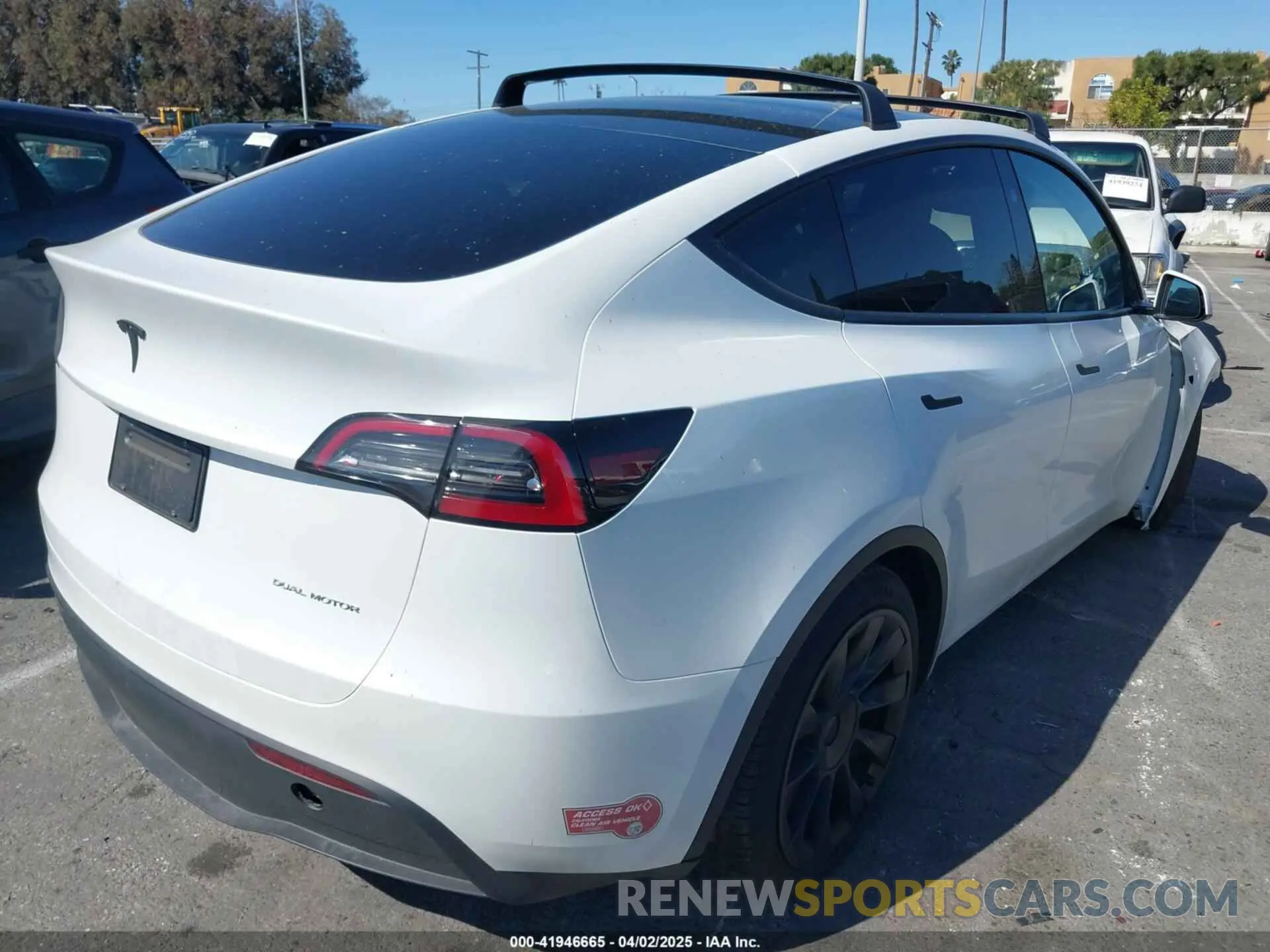 4 fotografías del automóvil dañado 7SAYGDEEXPA152986 TESLA MODEL Y 2023