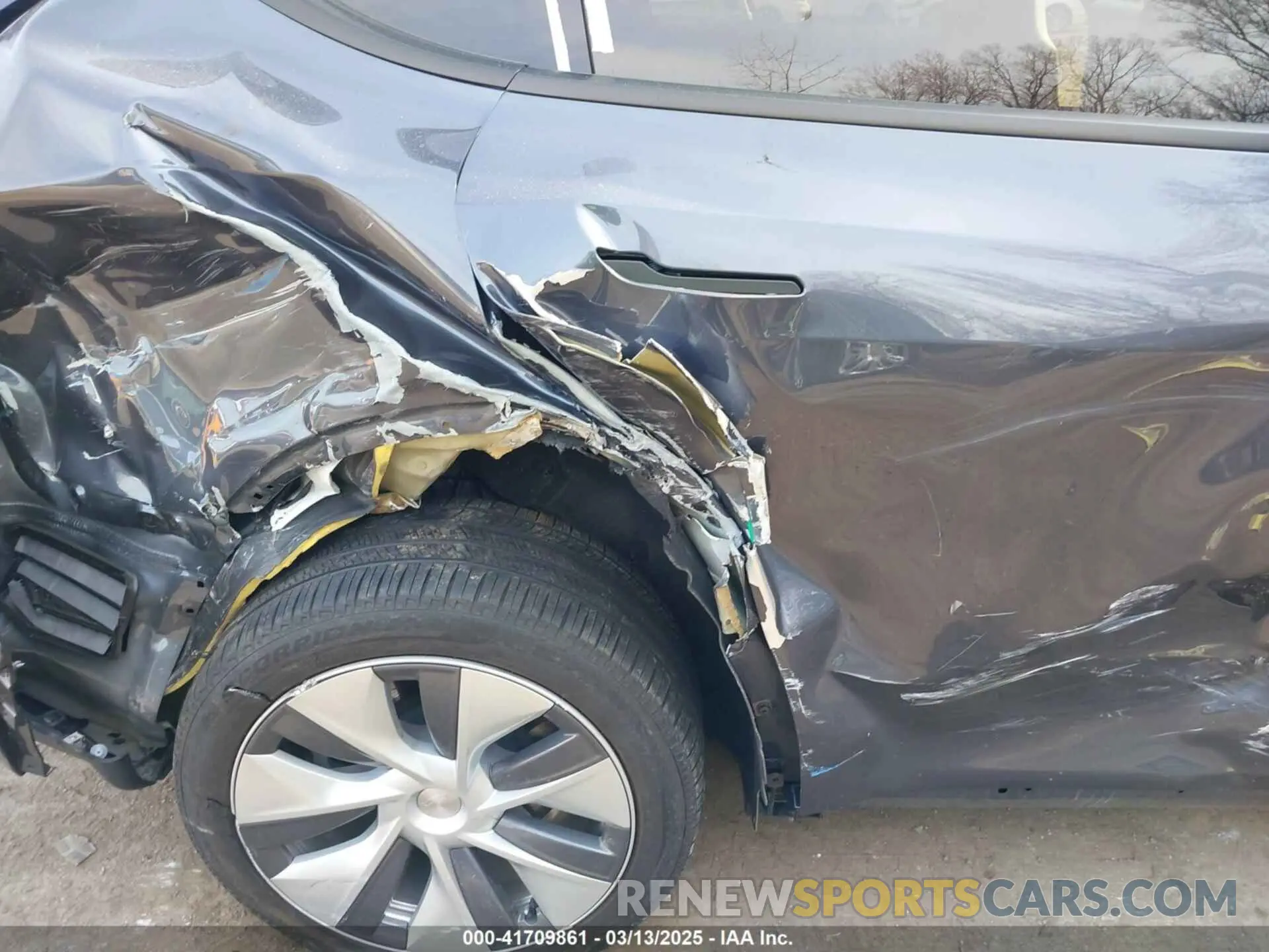 19 fotografías del automóvil dañado 7SAYGDEEXPA168444 TESLA MODEL Y 2023
